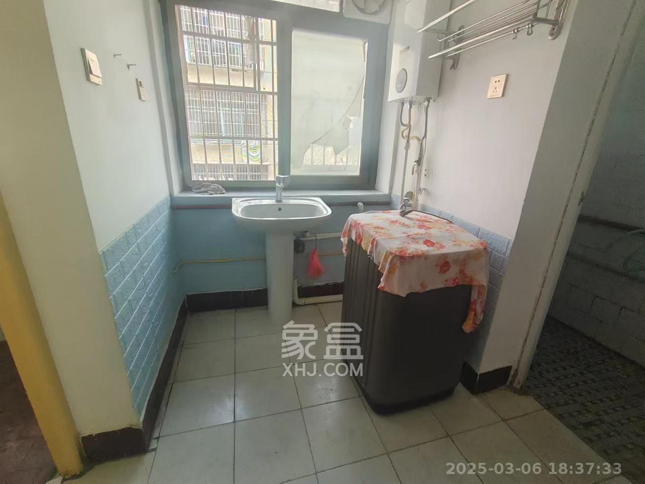 下碧湘街小区 2室1厅1卫 1500.0元/月 下碧湘街小区 2室1厅1卫 1500.0元/月室内图