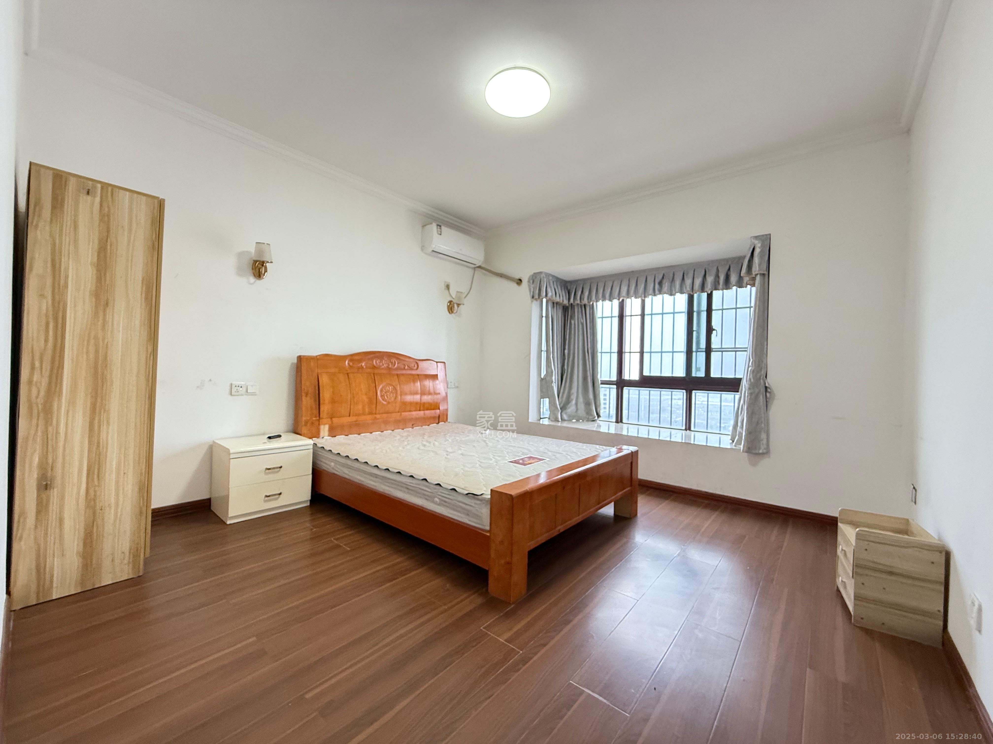 东方美地  3室2厅2卫   2600.00元/月室内图