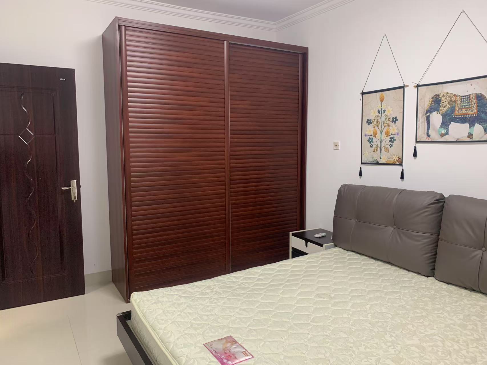 海阔天空-国瑞城一期(名仕苑) 2室2厅1卫 180.0万 海阔天空-国瑞城一期(名仕苑) 2室2厅1卫 180.0万客厅