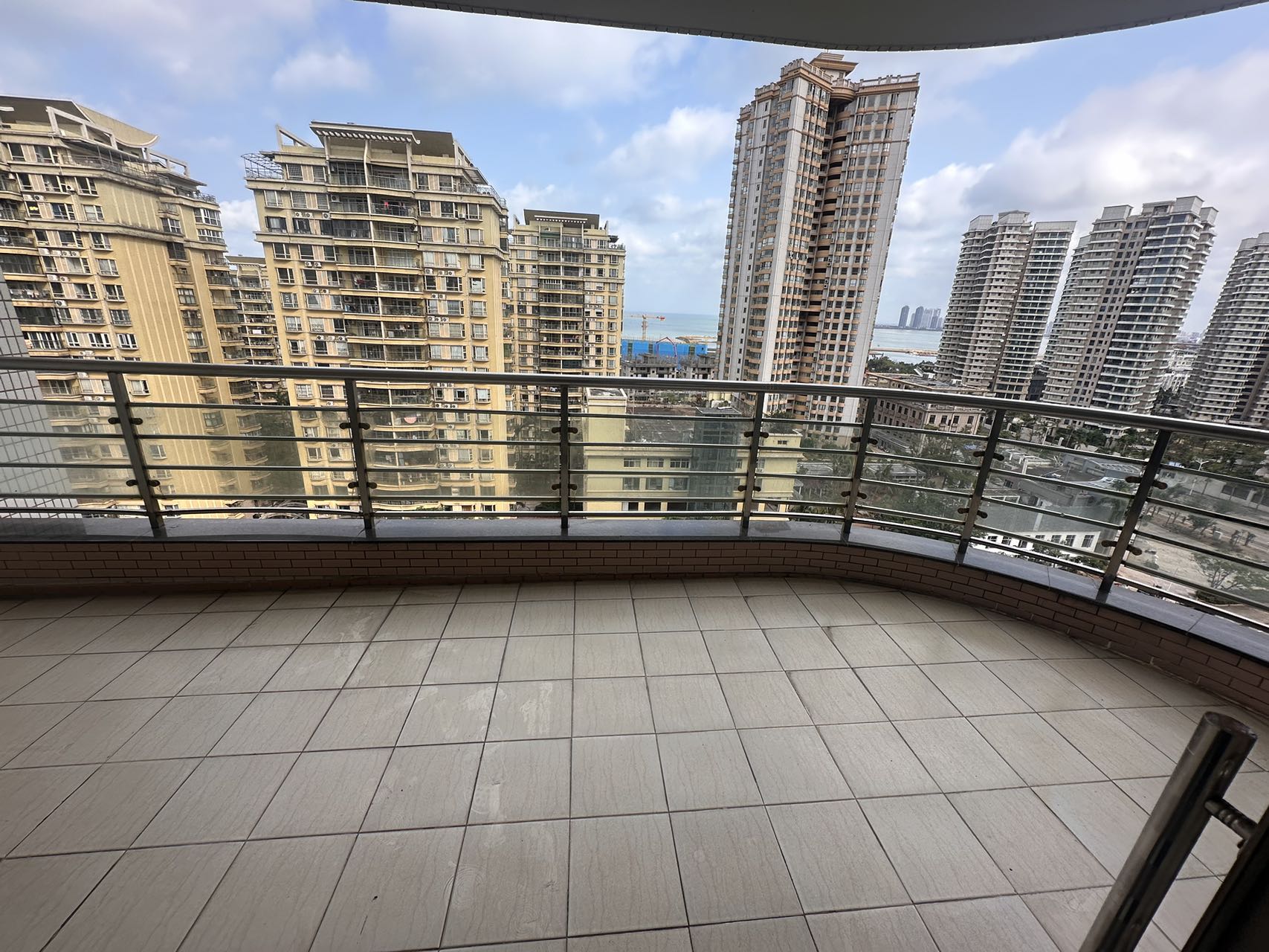 海岸壹号 4室2厅2卫 6800.0元/月 海岸壹号 4室2厅2卫 6800.0元/月室内图