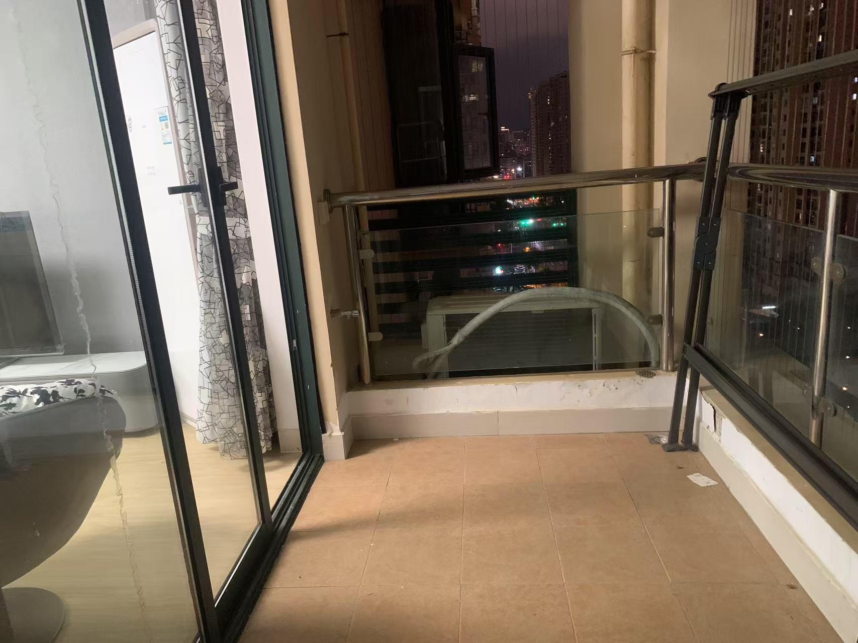 海阔天空-国瑞城一期(名仕苑) 2室2厅1卫 180.0万 海阔天空-国瑞城一期(名仕苑) 2室2厅1卫 180.0万客厅