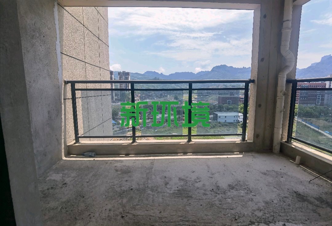 中建凤栖台  4室2厅2卫   58.00万客厅