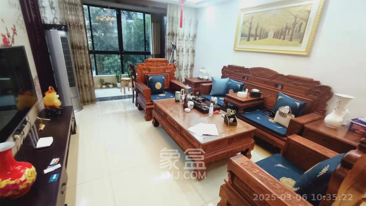 东方名苑臻嘉园  3室2厅2卫   95.00万客厅