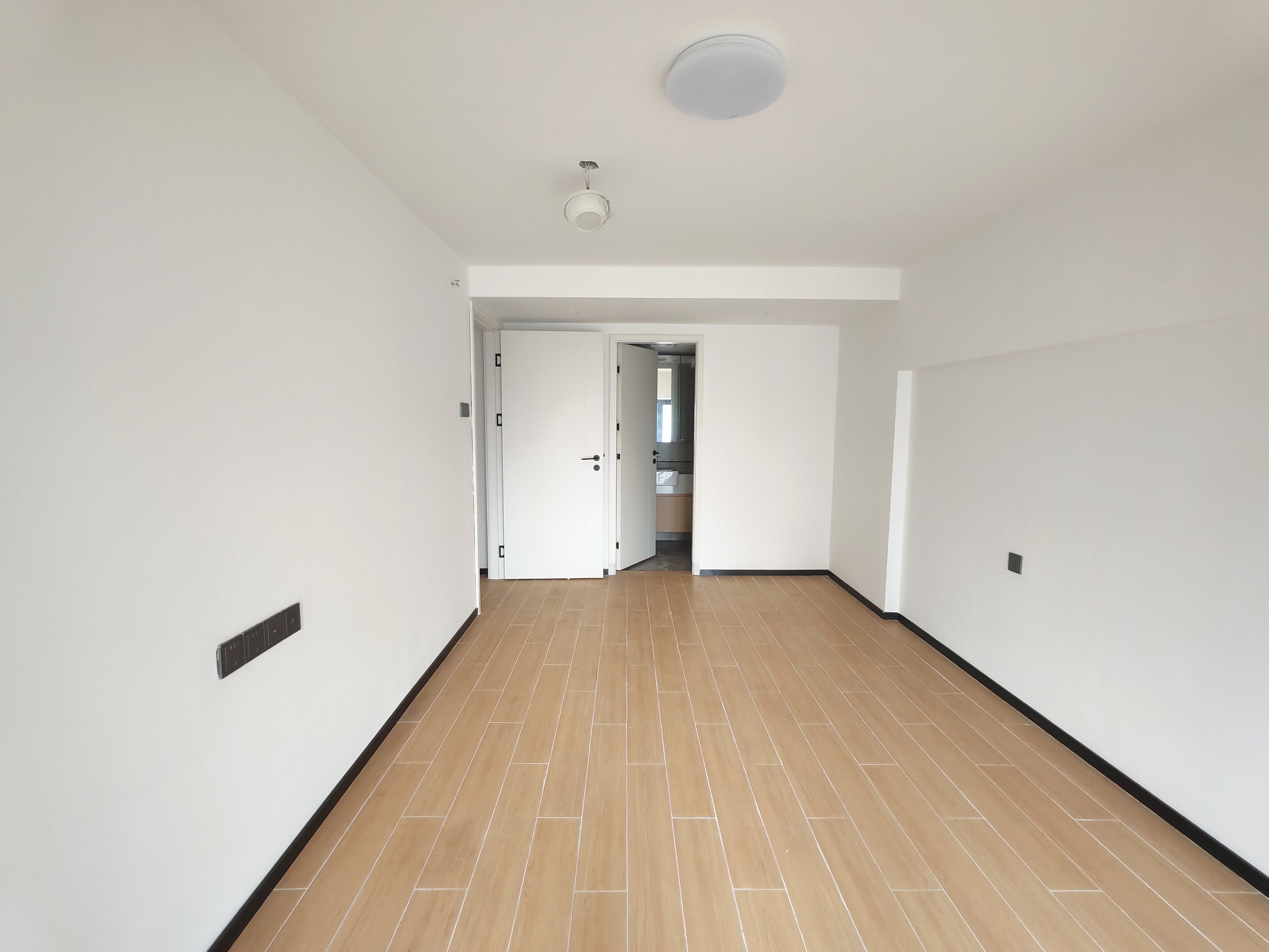 海航豪庭南苑 1室1厅2卫 69.0万 海航豪庭南苑 1室1厅2卫 69.0万客厅