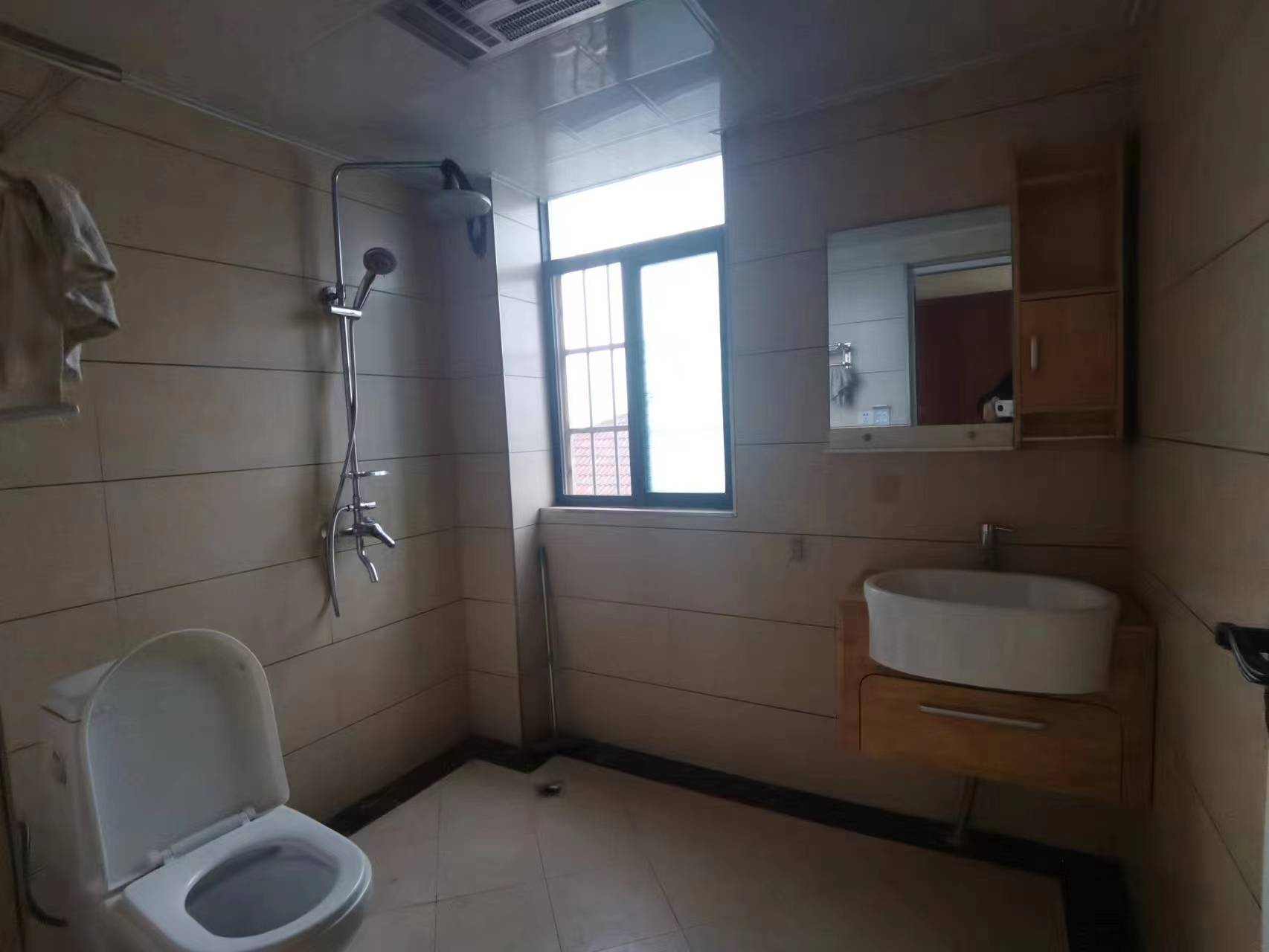 梓怡华府 3室2厅2卫 1900.0元/月 梓怡华府 3室2厅2卫 1900.0元/月室内图