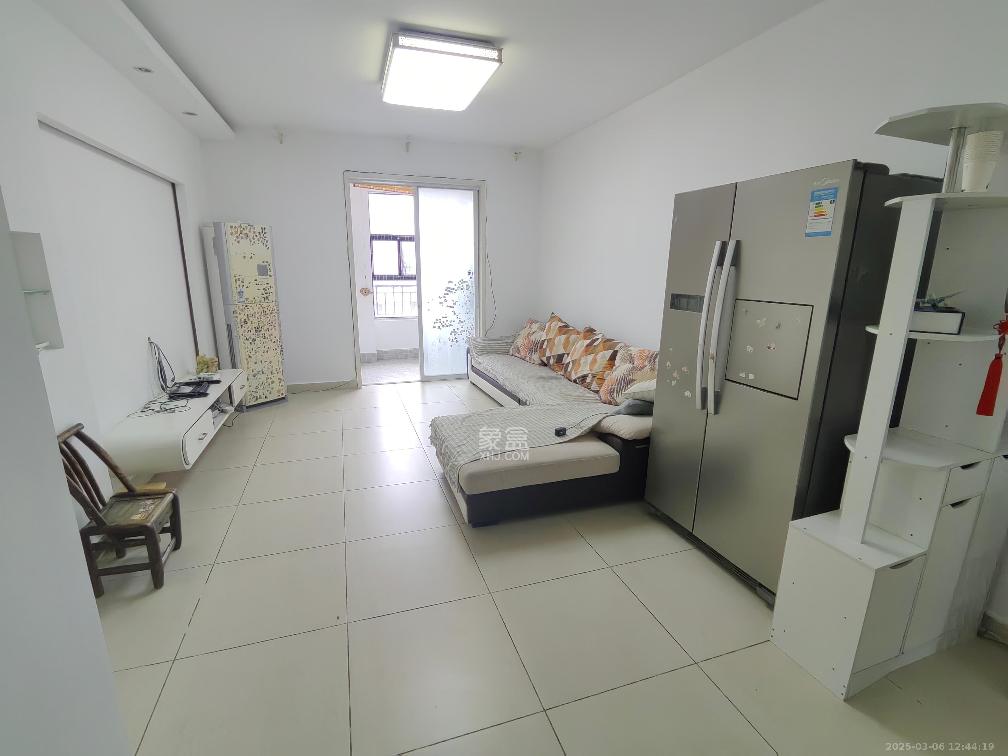 华润凤凰城一期  2室1厅1卫    1800.0元/月 华润凤凰城一期  2室1厅1卫    1800.0元/月