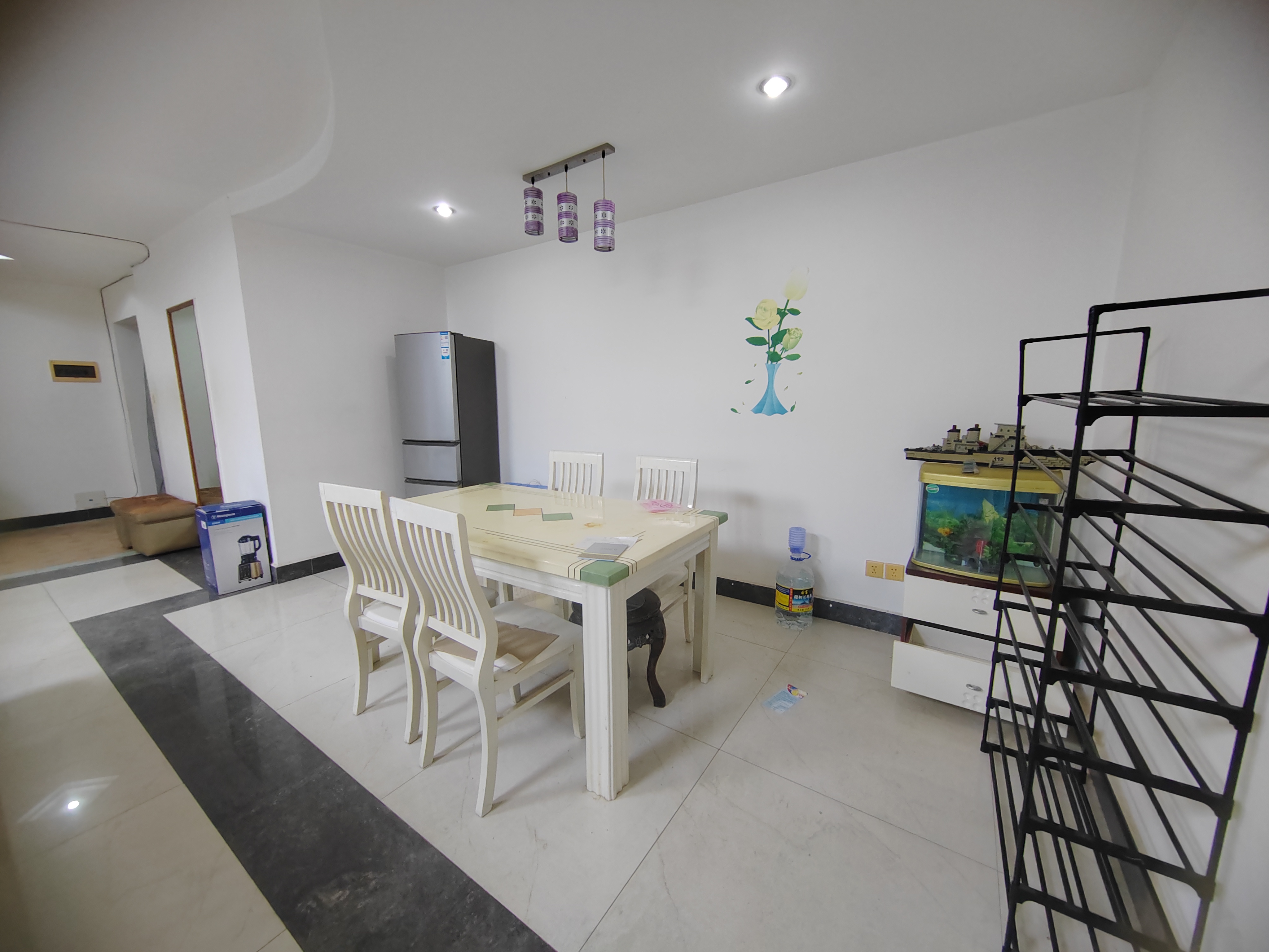 顺发新村 4室2厅2卫 3500.0元/月 顺发新村 4室2厅2卫 3500.0元/月室内图