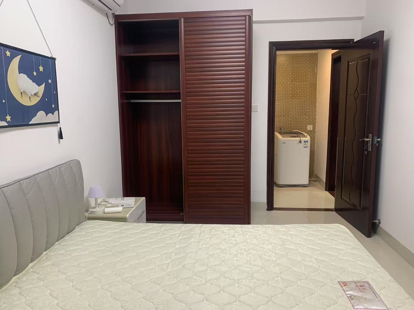 海阔天空-国瑞城一期(名仕苑) 2室2厅1卫 180.0万 海阔天空-国瑞城一期(名仕苑) 2室2厅1卫 180.0万客厅