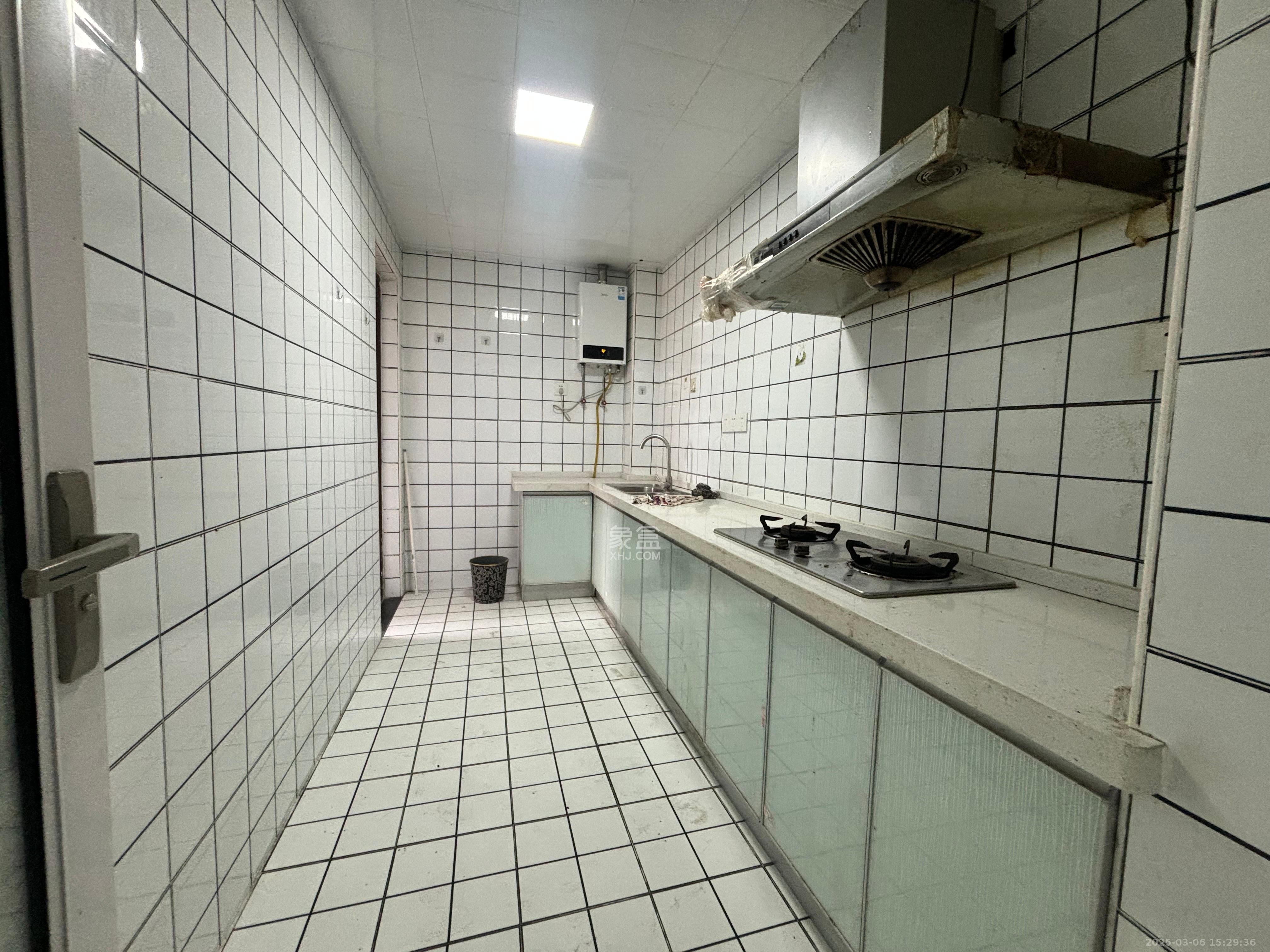 东方美地  3室2厅2卫   2100.00元/月室内图