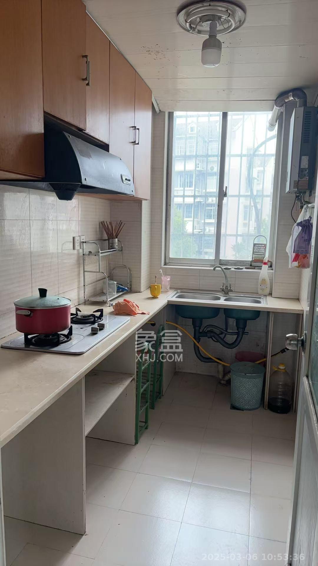泉水塘小区  1室1厅1卫   1500.00元/月室内图