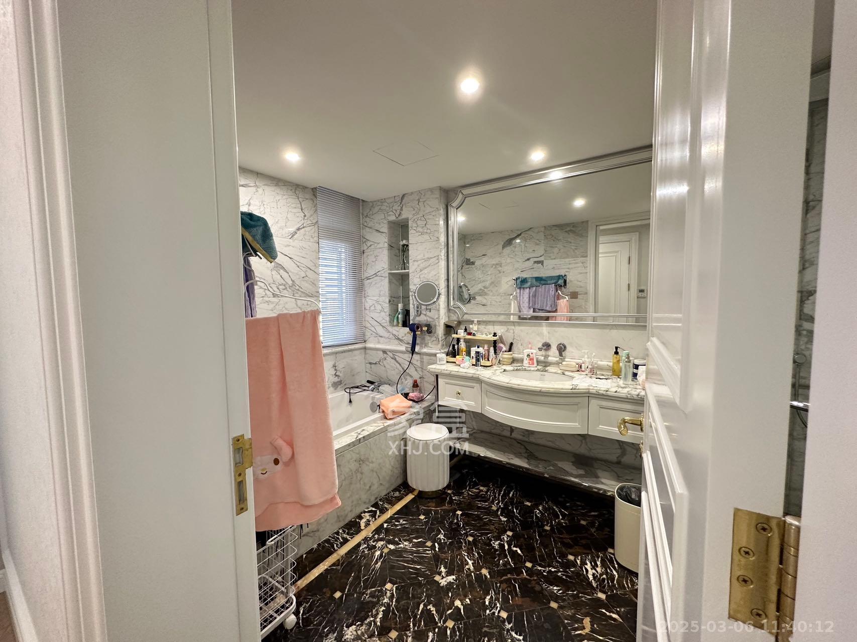 运达中央广场一、二期 4室2厅4卫 35000.0元/月 运达中央广场一、二期 4室2厅4卫 35000.0元/月室内图