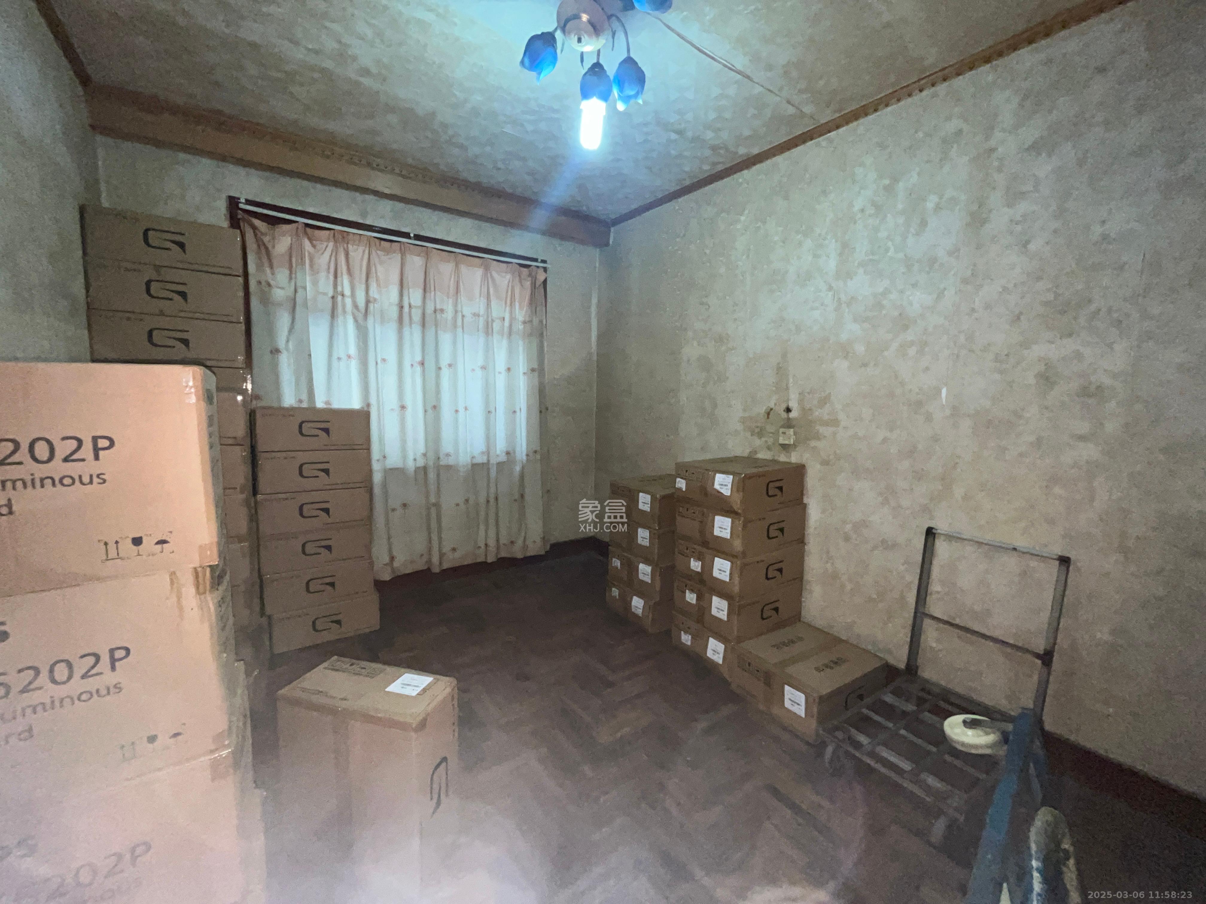 天心大院宿舍 3室2厅1卫 2500.0元/月 天心大院宿舍 3室2厅1卫 2500.0元/月室内图