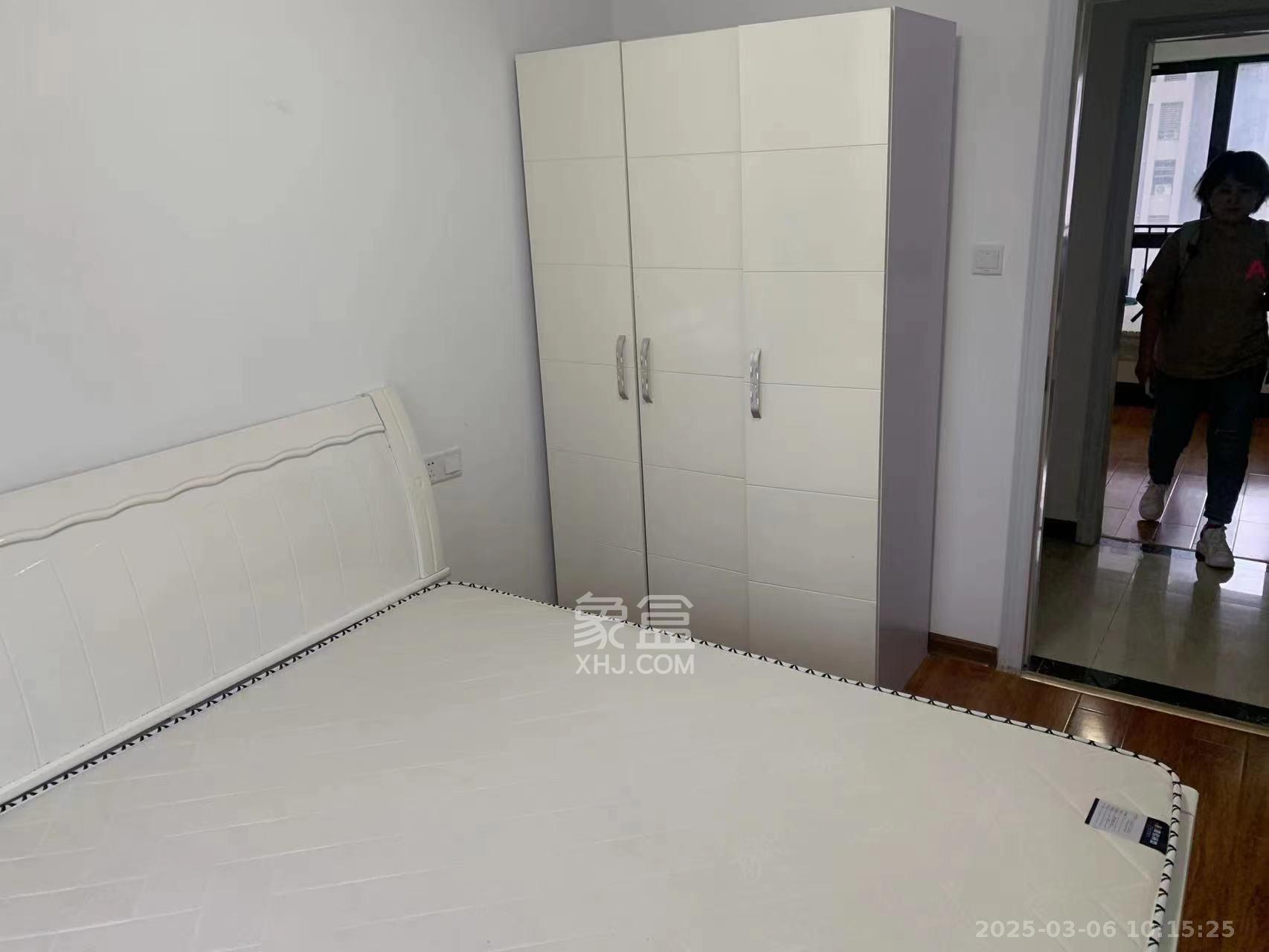 汇金城/嘉华城(二期、三期)  4室2厅2卫    4200.0元/月 汇金城/嘉华城(二期、三期)  4室2厅2卫    4200.0元/月