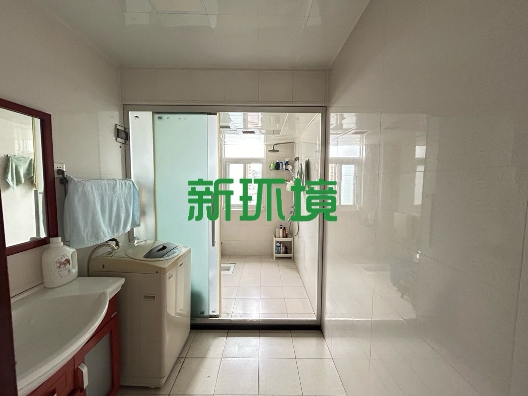 万和天琴  3室2厅2卫   79.80万客厅