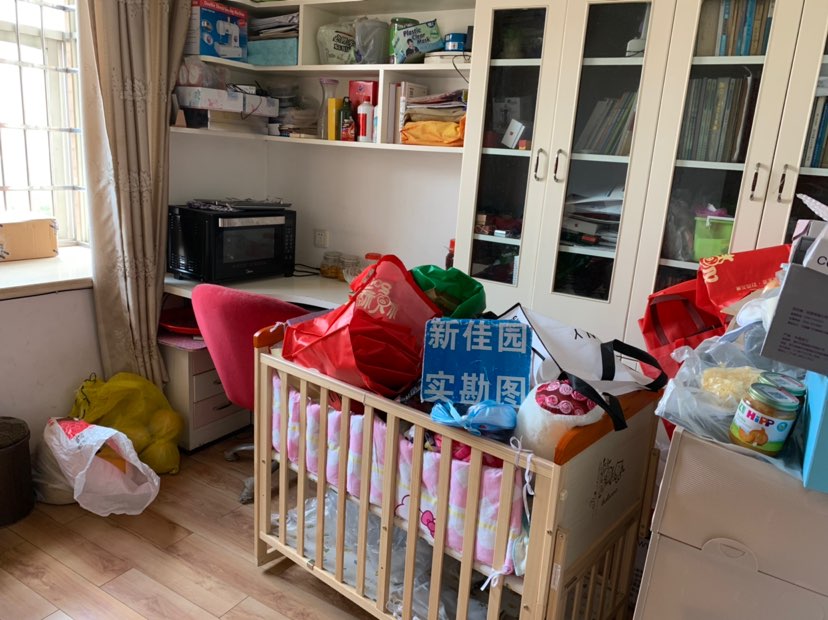 华宇新村  5室3厅3卫   78.00万客厅