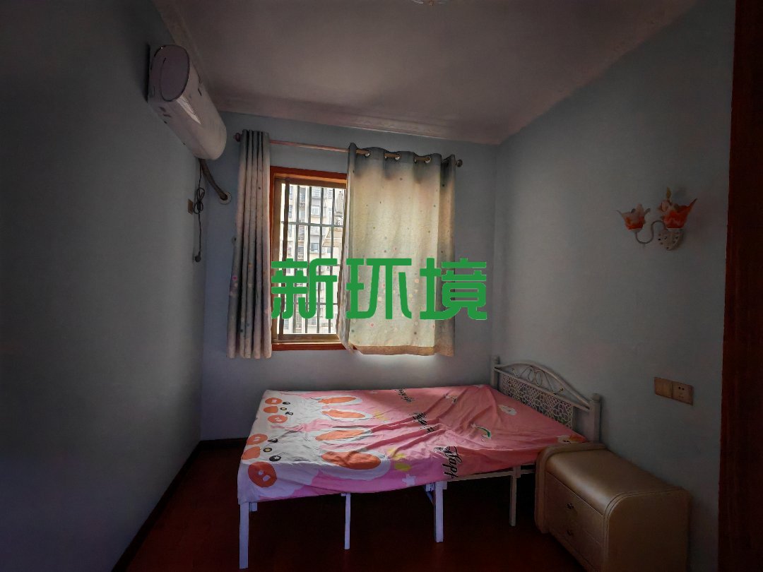 西溪美景  3室2厅2卫   61.00万客厅