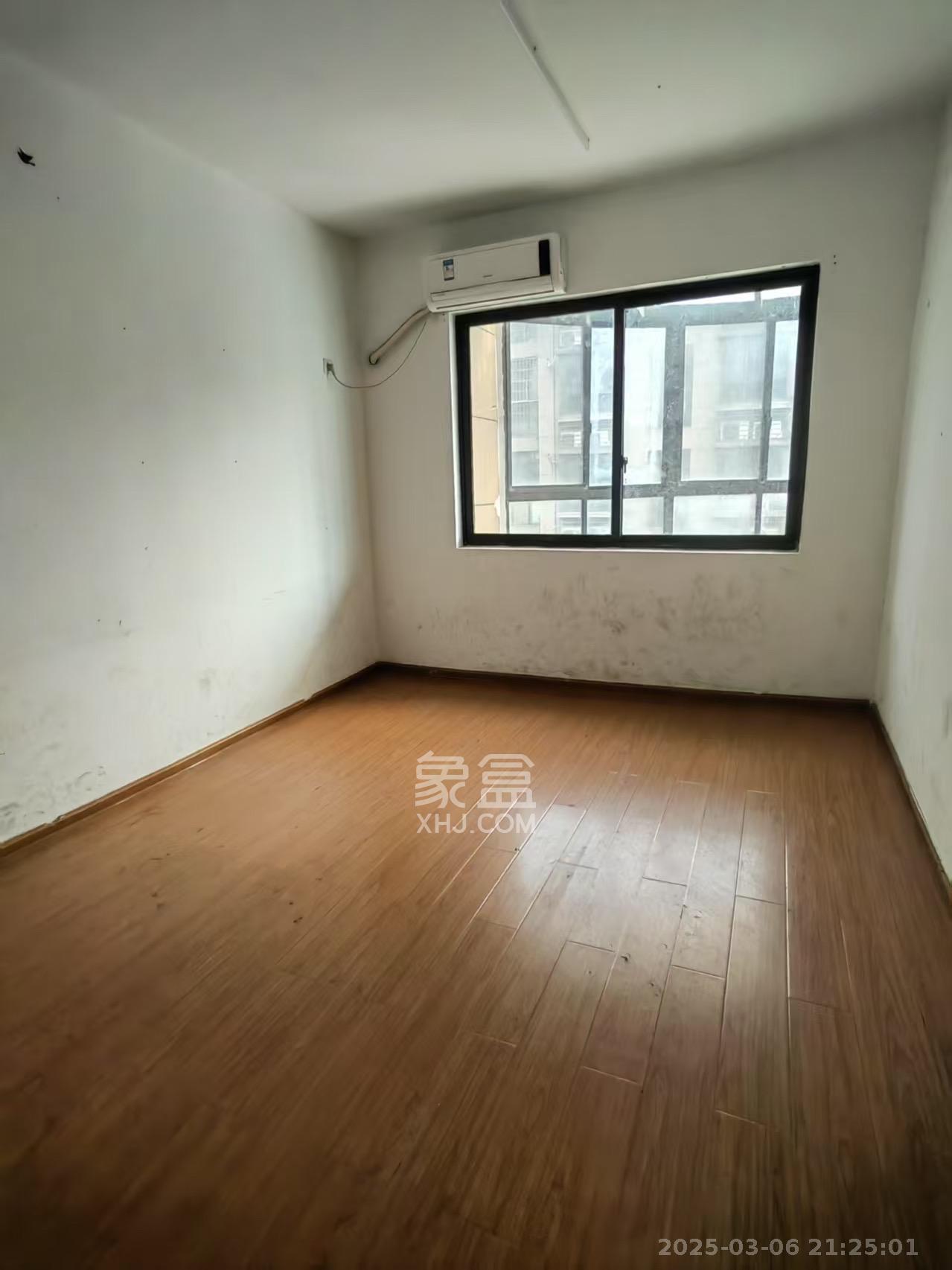 钰龙天下一期  4室2厅2卫   4200.00元/月室内图