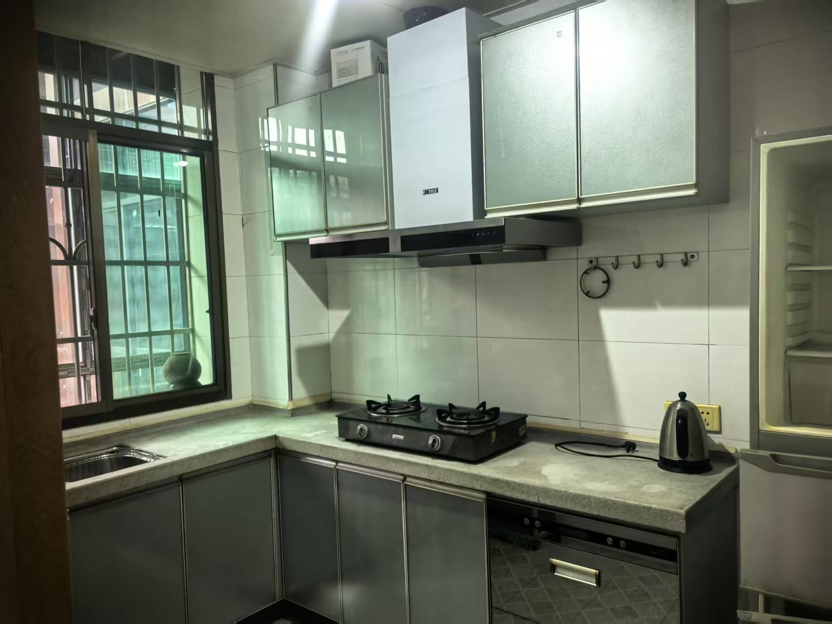 园林苑 3室2厅2卫 2100.0元/月 园林苑 3室2厅2卫 2100.0元/月室内图