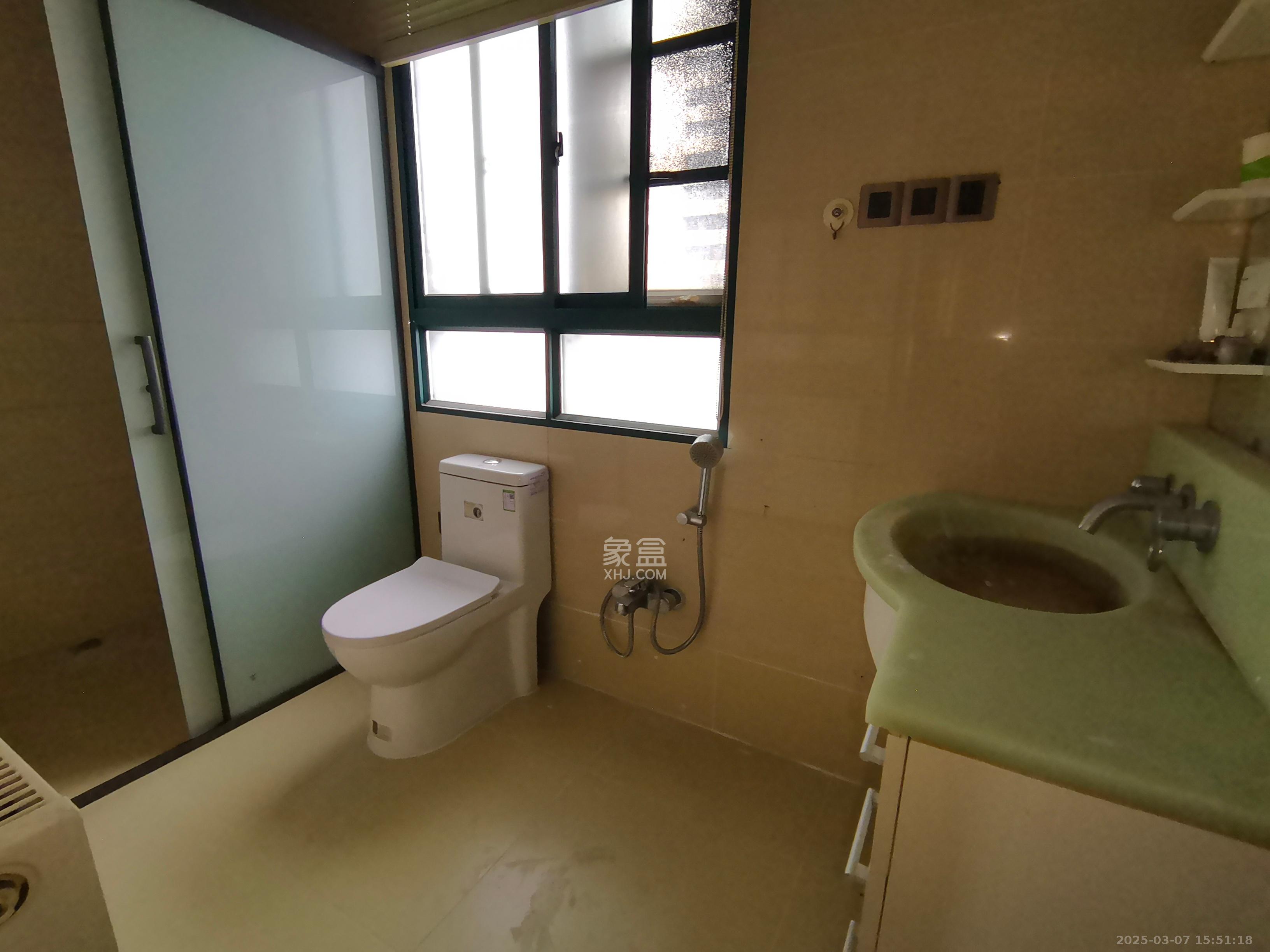 金色华庭  3室2厅2卫    4200.0元/月 金色华庭  3室2厅2卫    4200.0元/月室内图