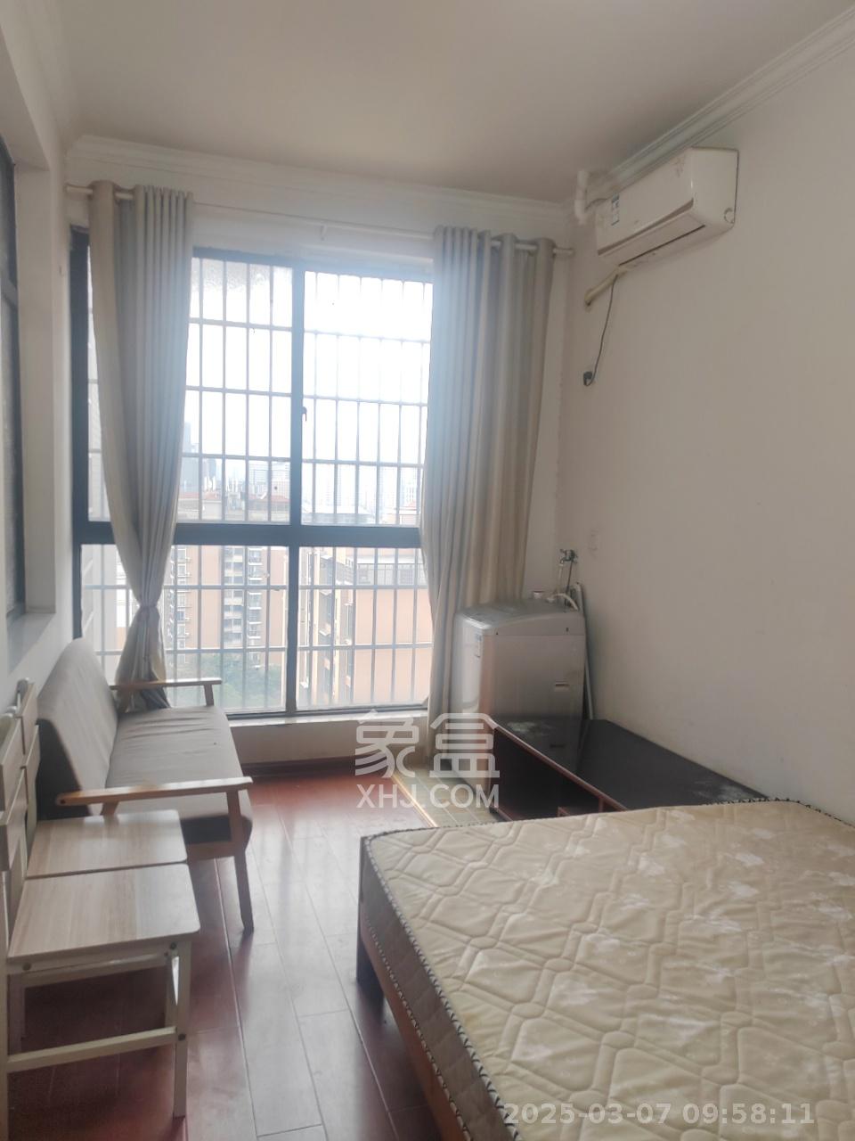 枫华府第  1室2厅1卫    1200.0元/月 枫华府第  1室2厅1卫    1200.0元/月室内图