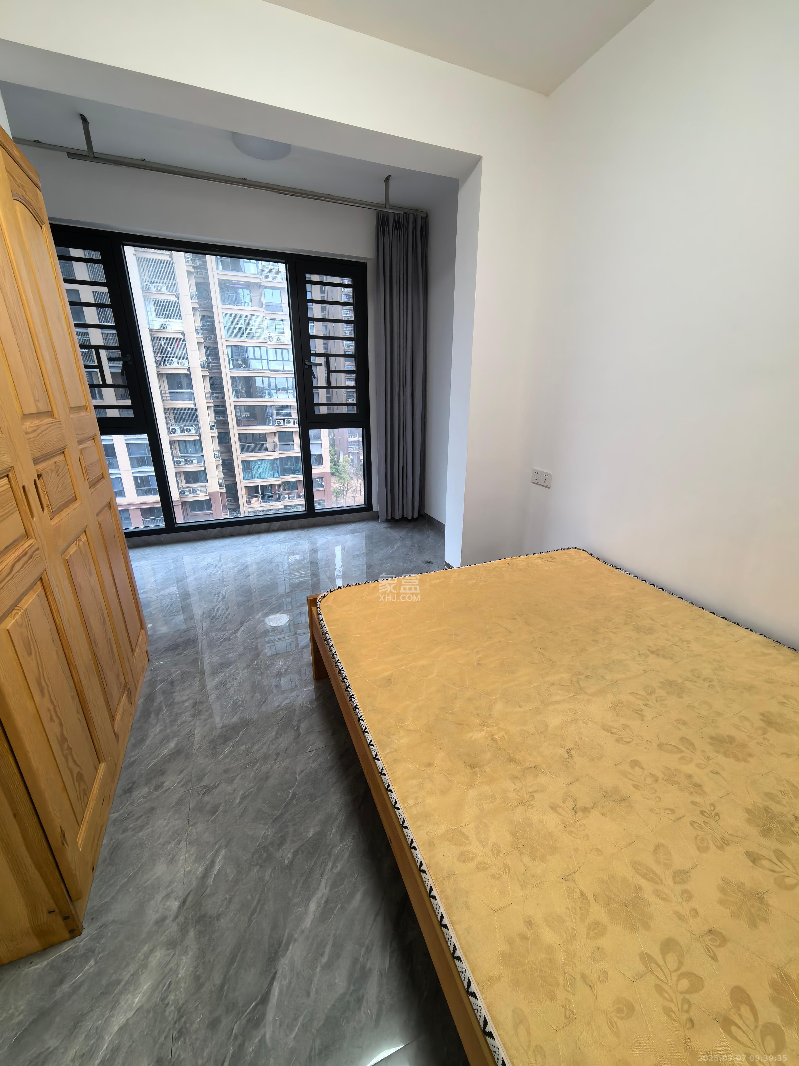 华龙家园(和泰家园) 4室1厅3卫 2500.0元/月 华龙家园(和泰家园) 4室1厅3卫 2500.0元/月室内图