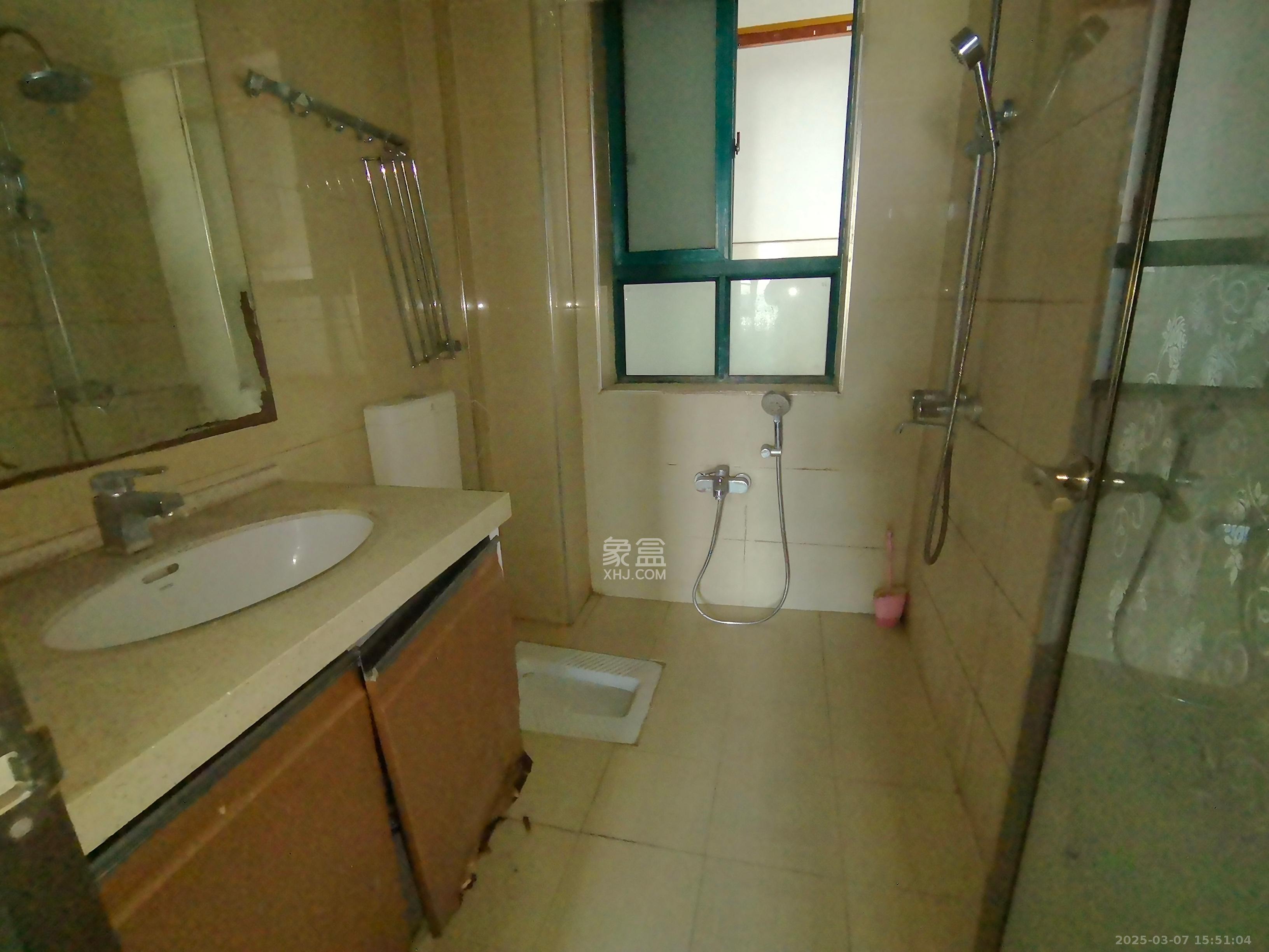 金色华庭  3室2厅2卫    4200.0元/月 金色华庭  3室2厅2卫    4200.0元/月室内图