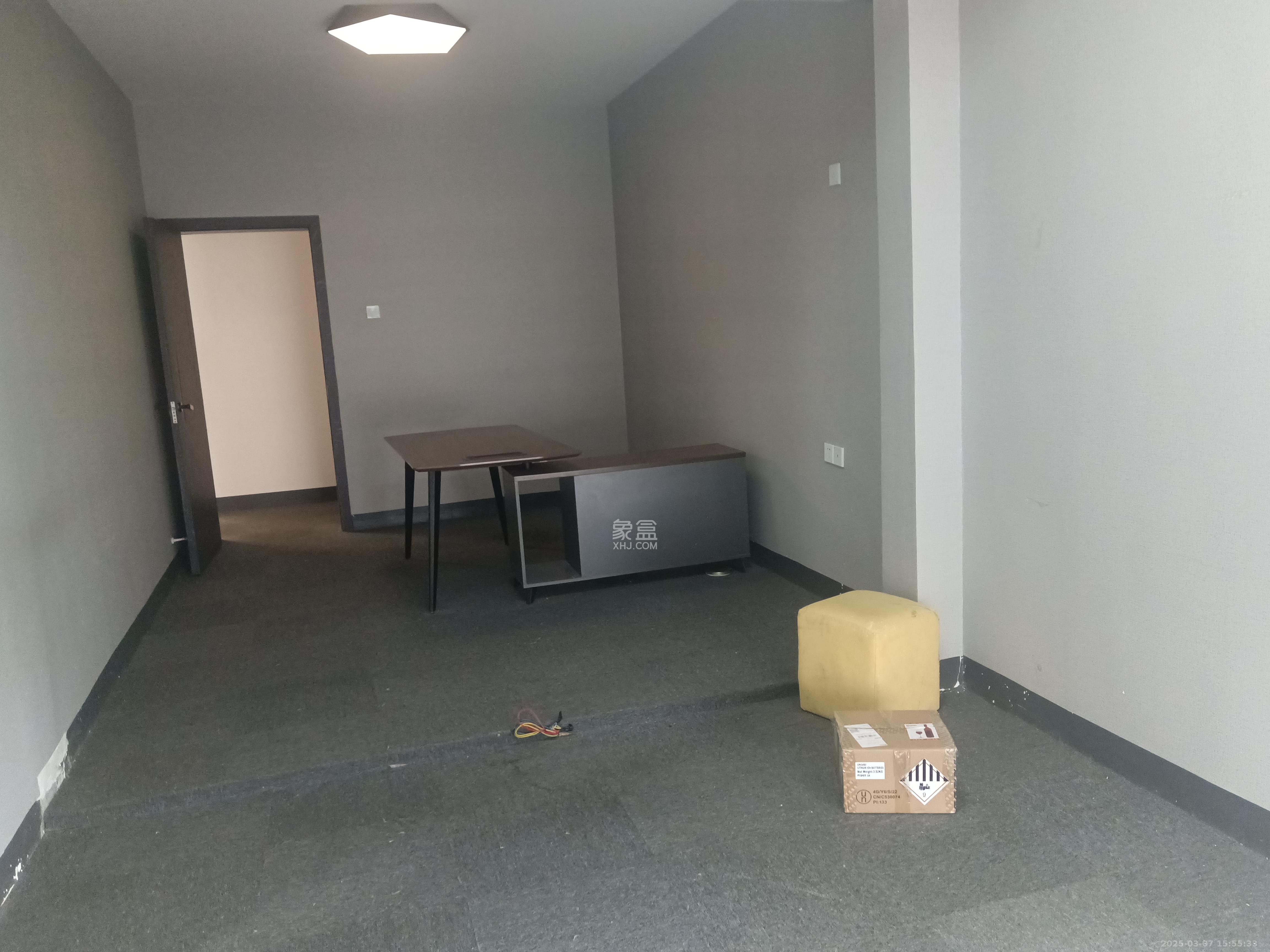 华银天际 3室2厅2卫 2500.0元/月 华银天际 3室2厅2卫 2500.0元/月室内图