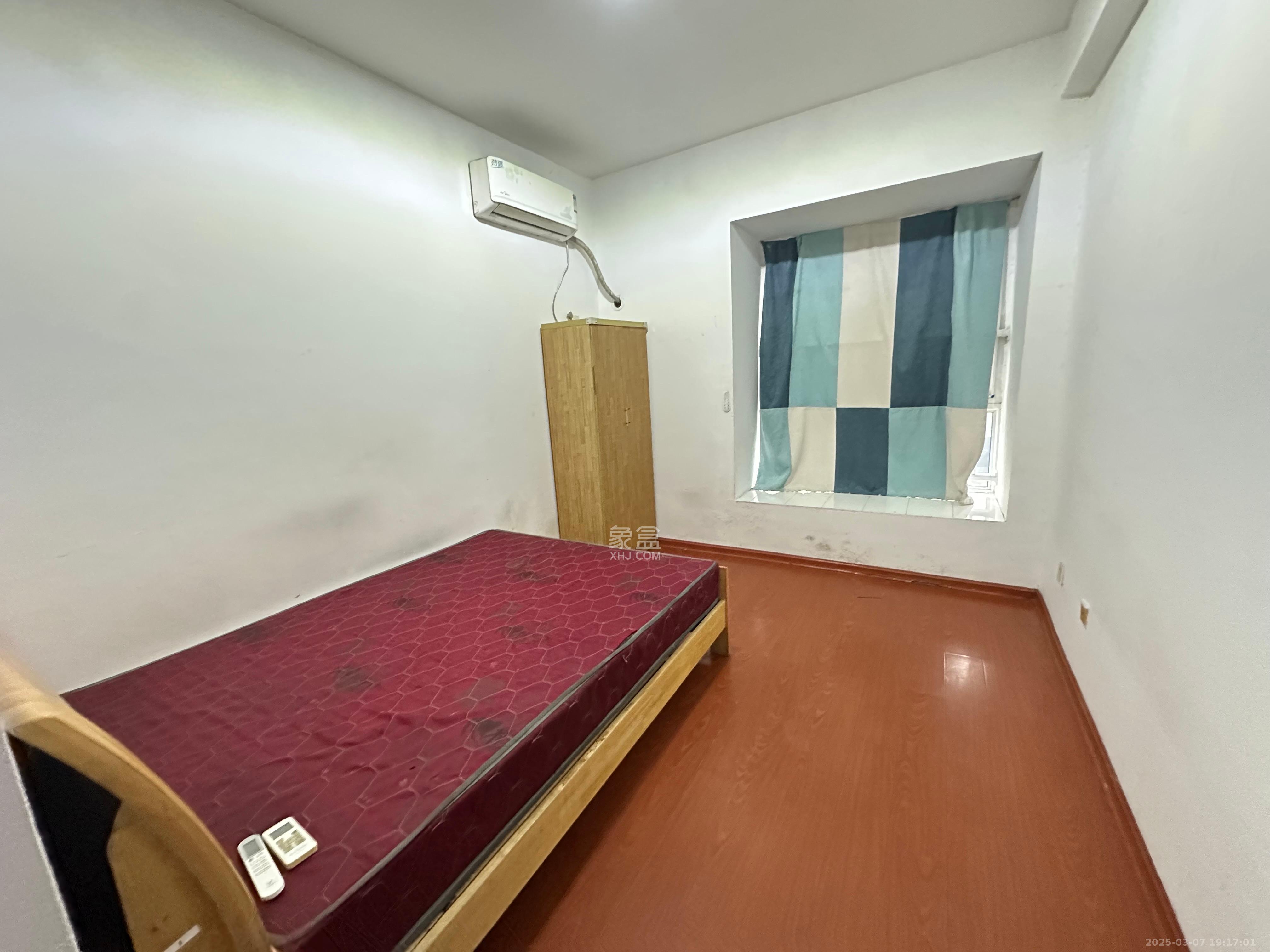 麓山润城  3室2厅1卫   2800.00元/月室内图