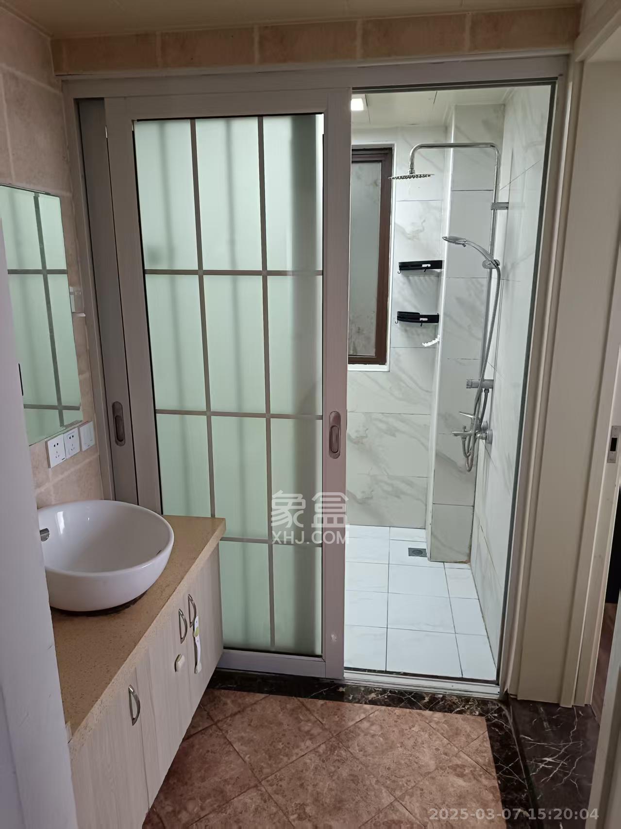 华润橡树湾  1室2厅2卫   2300.00元/月室内图