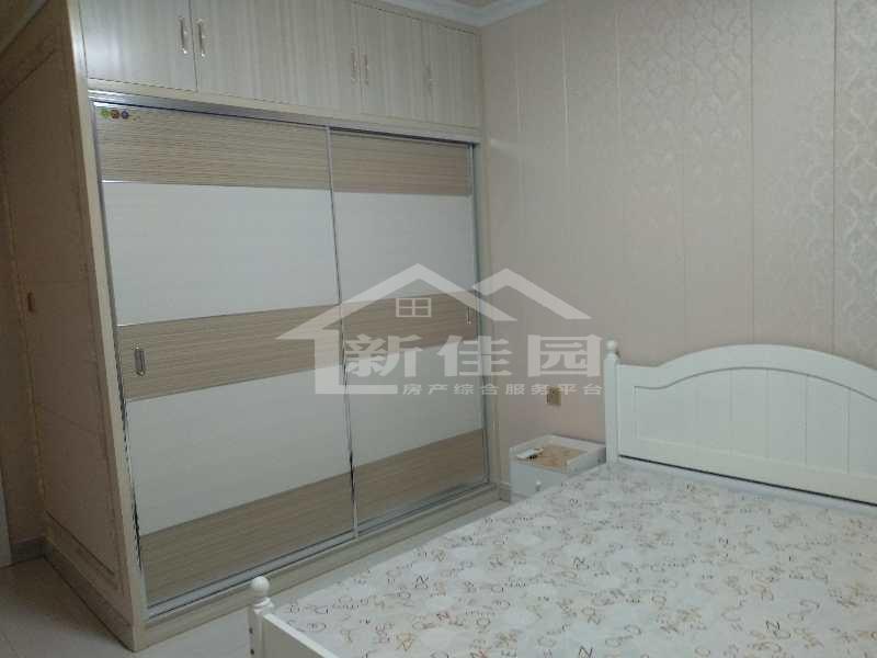 丽景天下一期  3室2厅1卫   69.80万客厅