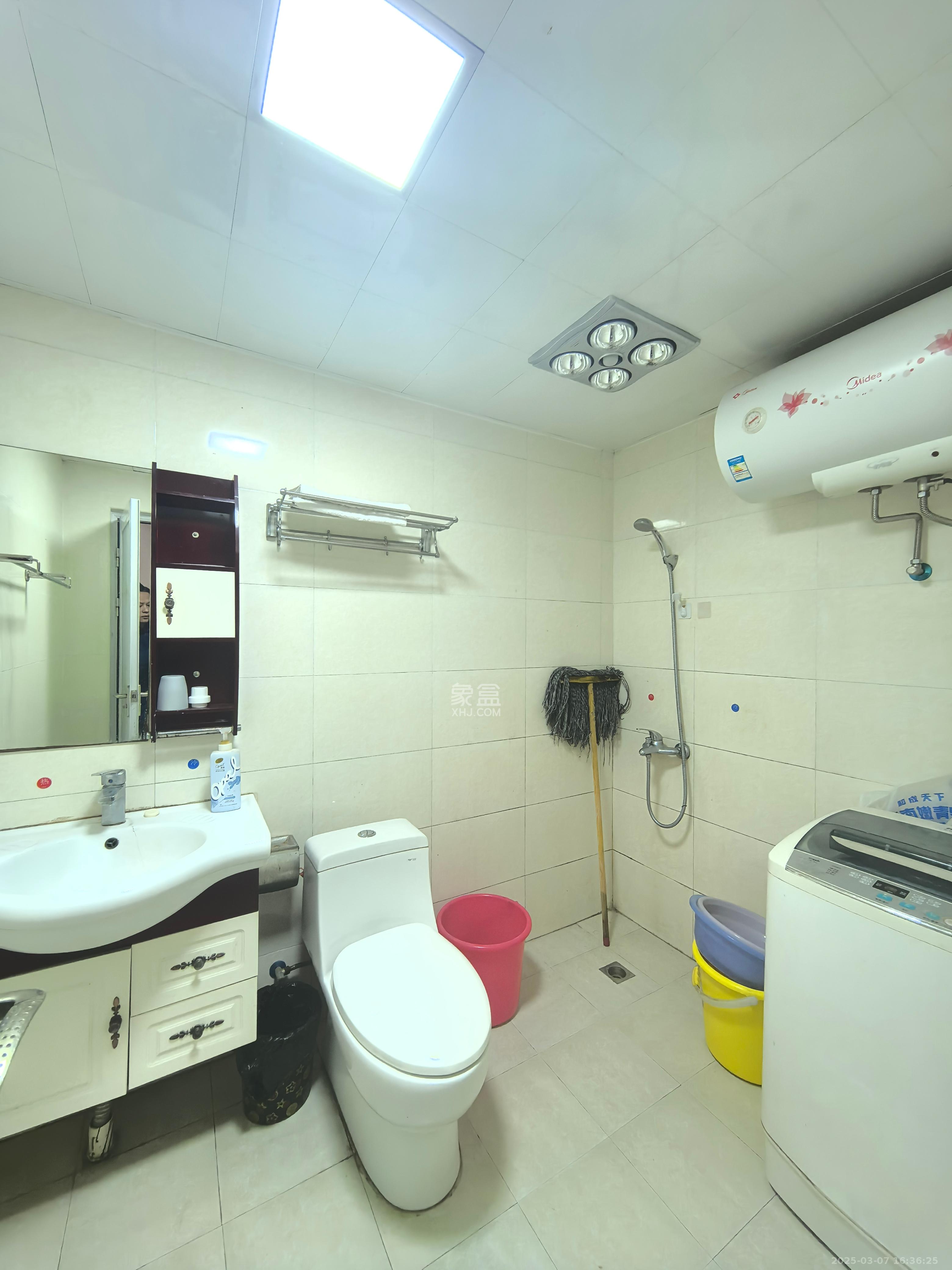 雄海花园 1室1厅1卫 2300.0元/月 雄海花园 1室1厅1卫 2300.0元/月室内图