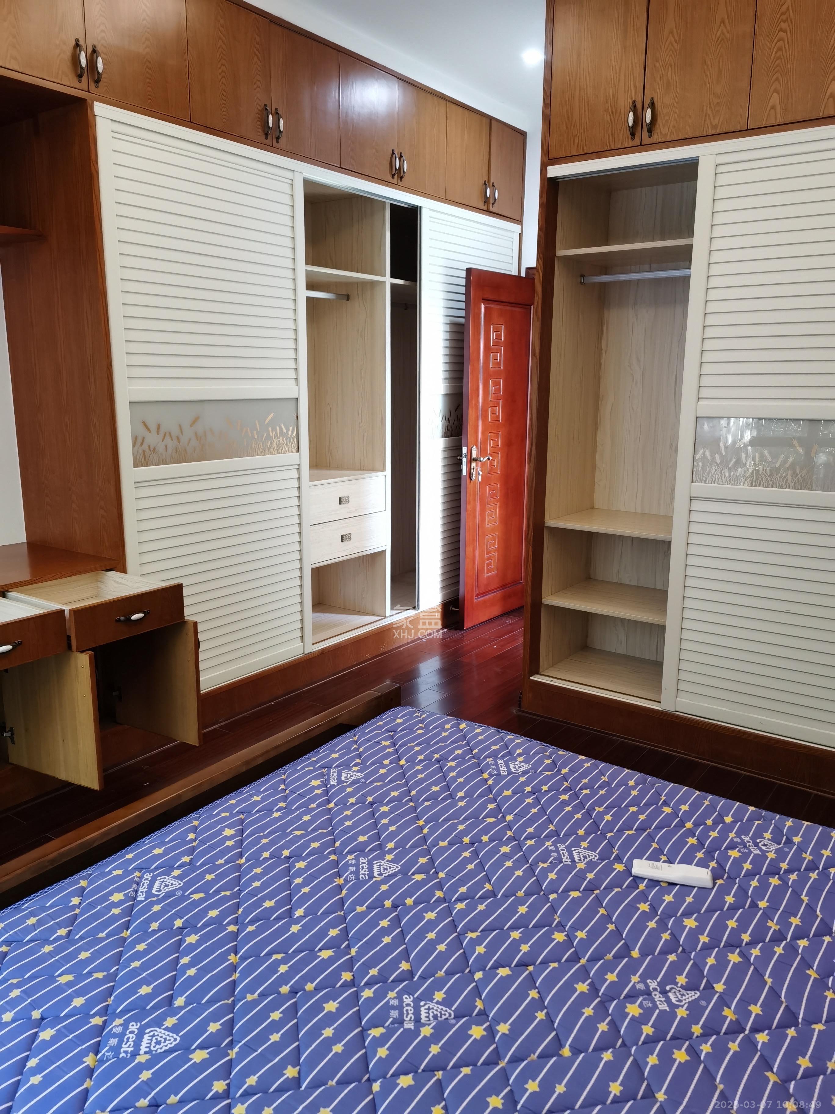 阳光100三期  4室2厅2卫   4800.00元/月室内图
