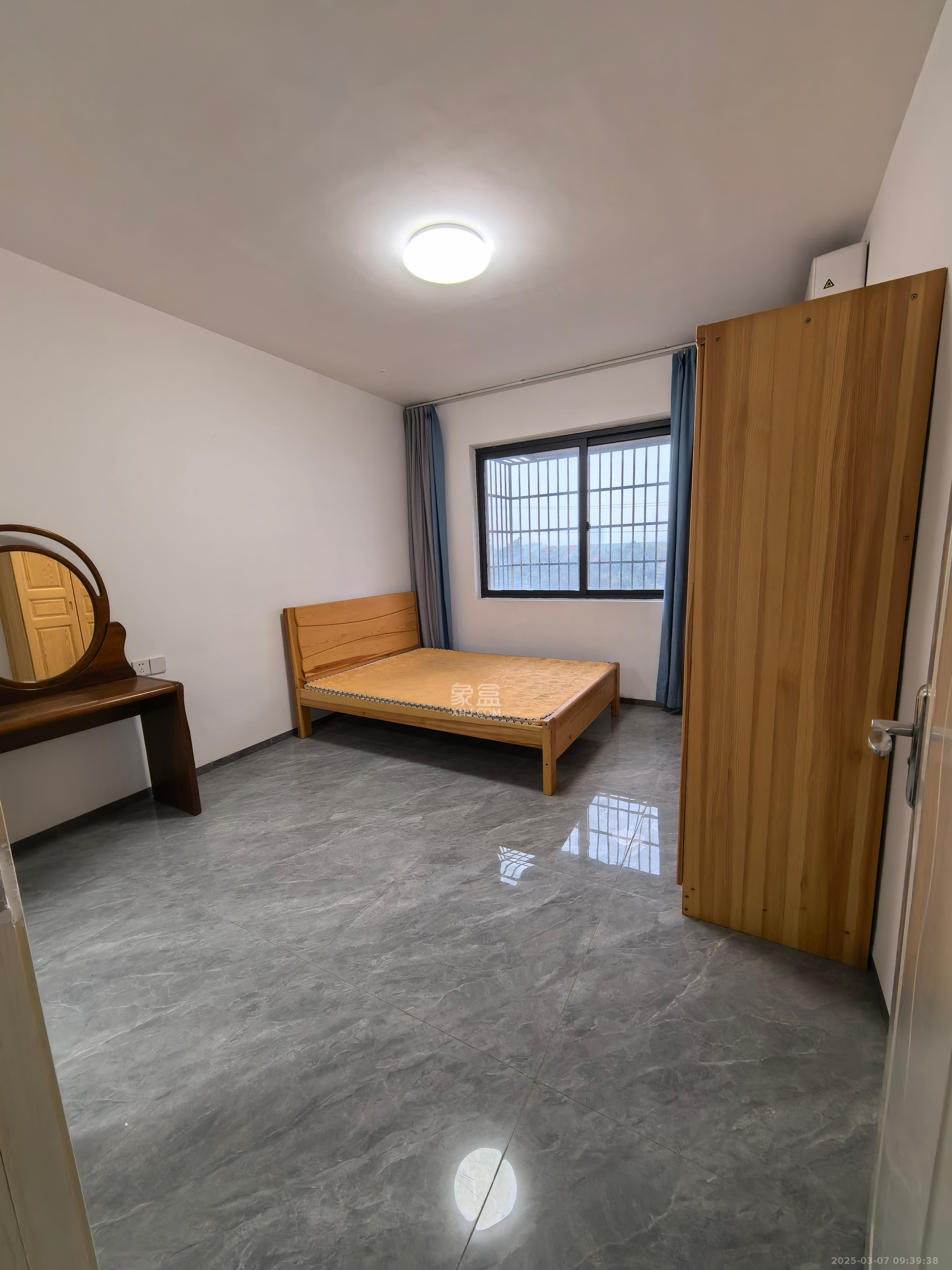 华龙家园(和泰家园) 4室1厅3卫 2500.0元/月 华龙家园(和泰家园) 4室1厅3卫 2500.0元/月室内图