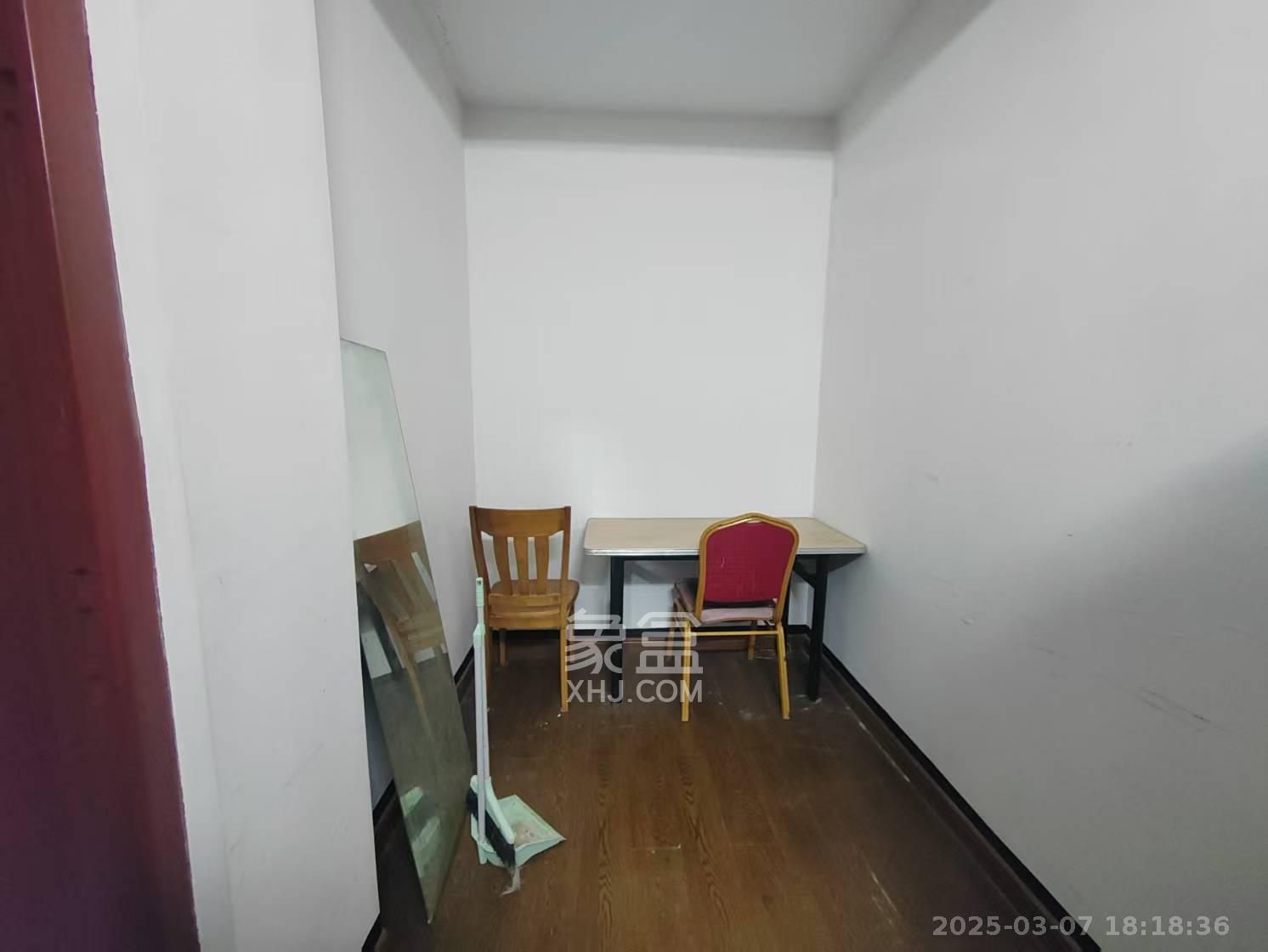 建工宿舍  2室1厅1卫   1300.00元/月室内图