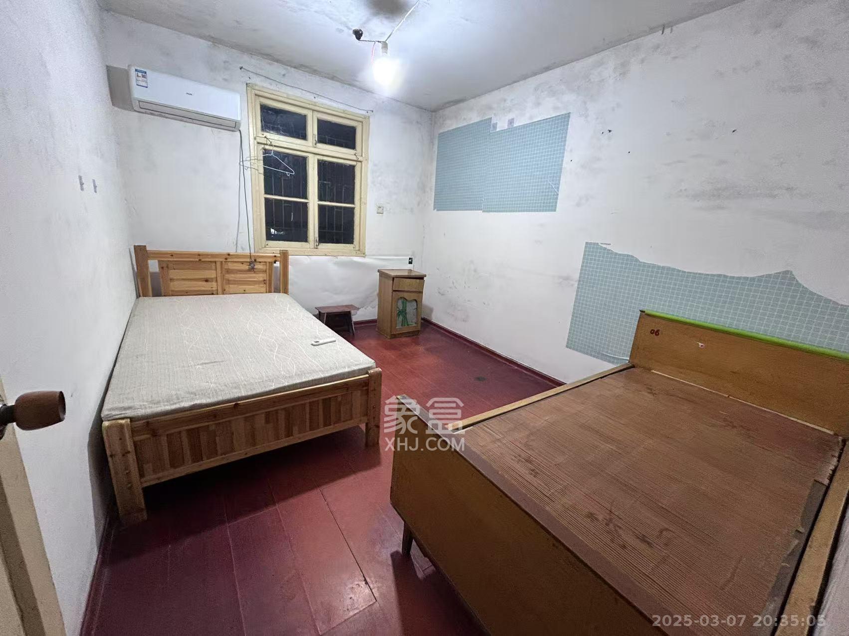 涂家冲社区(涂新小区、农商银行宿舍) 1室2厅1卫 1500.0元/月 涂家冲社区(涂新小区、农商银行宿舍) 1室2厅1卫 1500.0元/月室内图