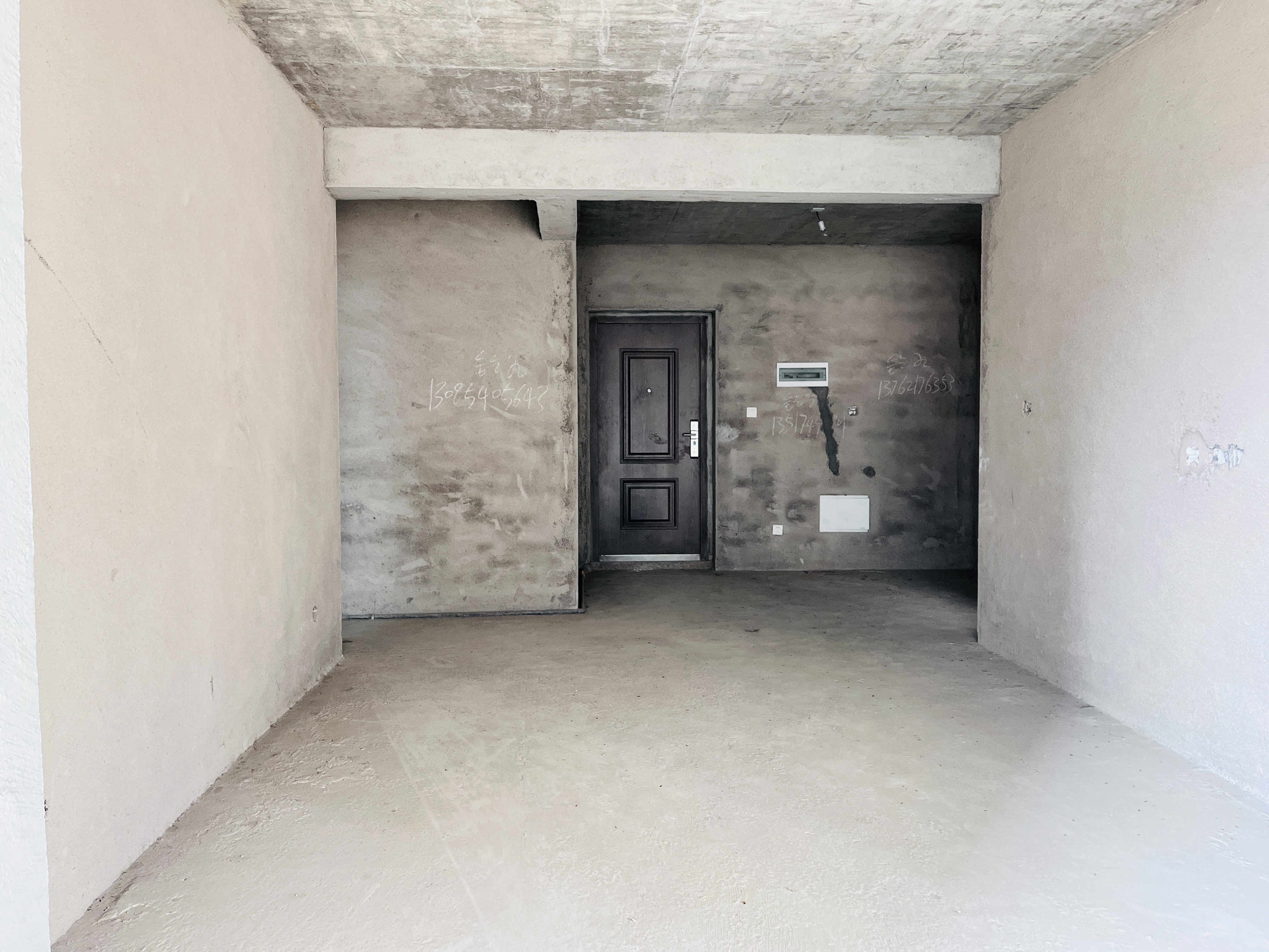 山水印象澜庭 3室2厅1卫 68.0万 山水印象澜庭 3室2厅1卫 68.0万客厅