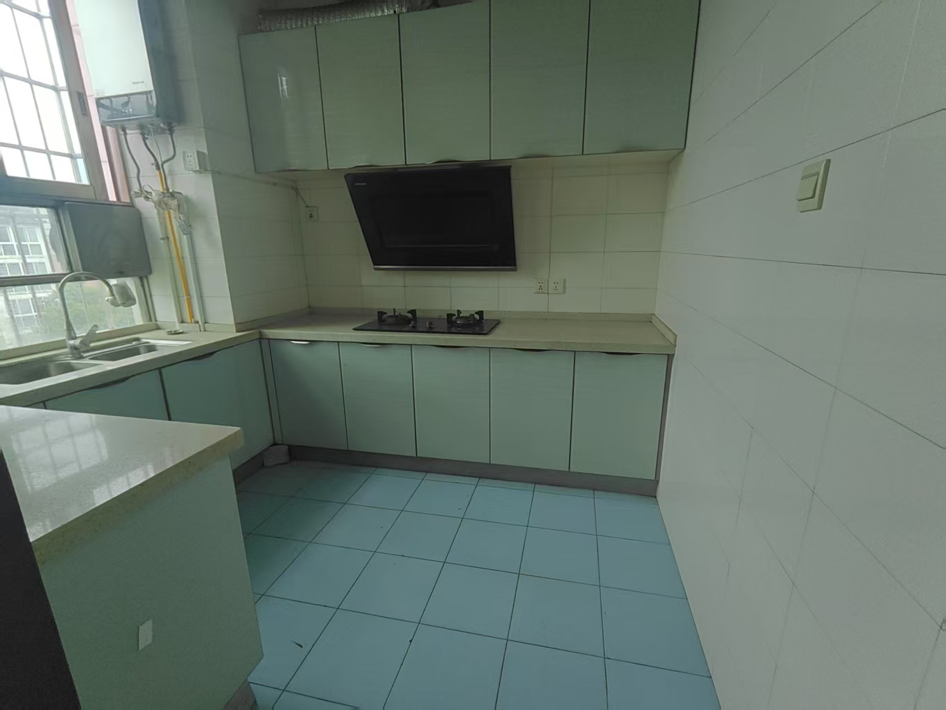 金山花园  3室1厅2卫    1000.0元/月 金山花园  3室1厅2卫    1000.0元/月室内图