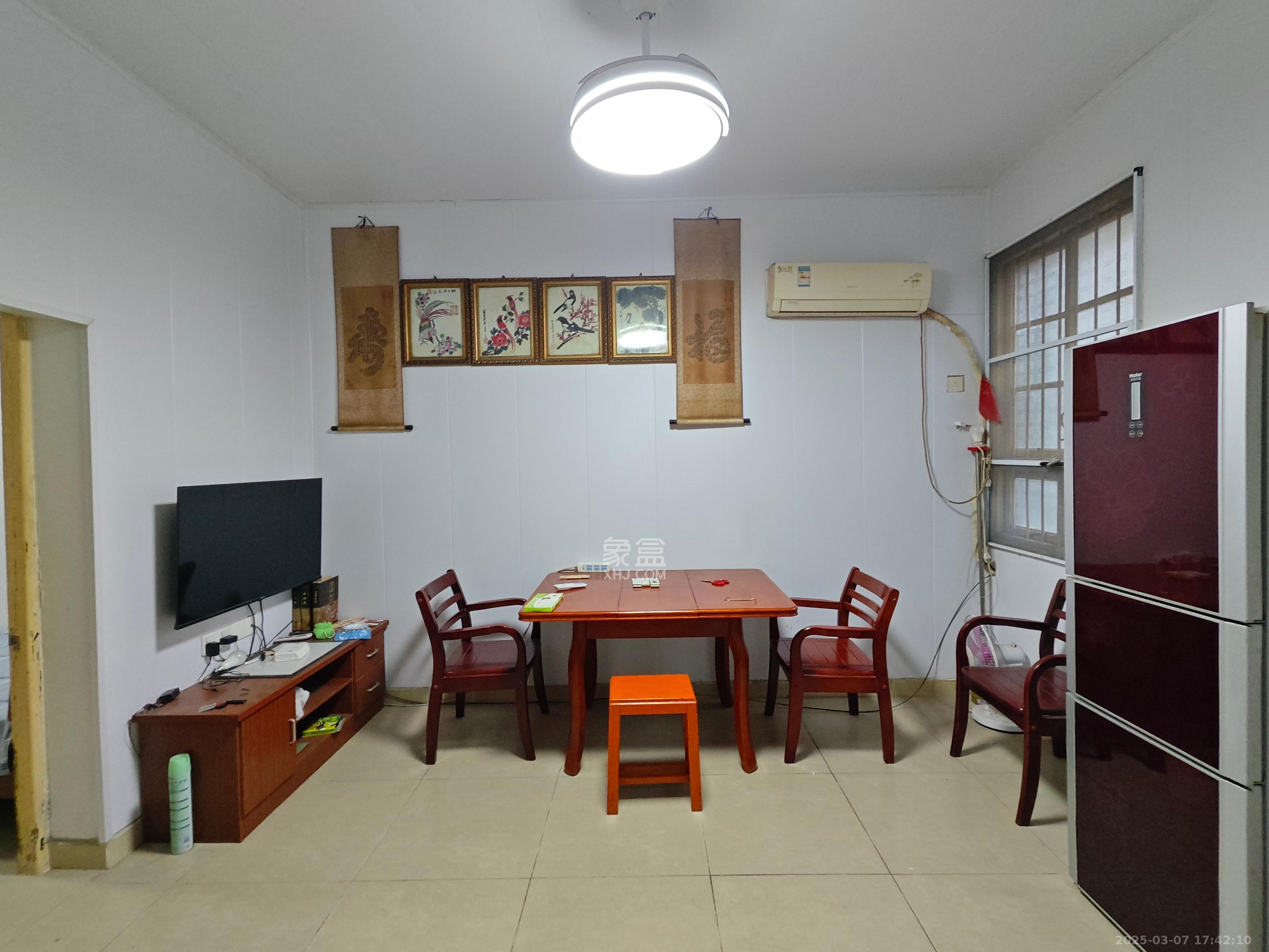 中心医院宿舍  2室2厅1卫   2100.00元/月室内图