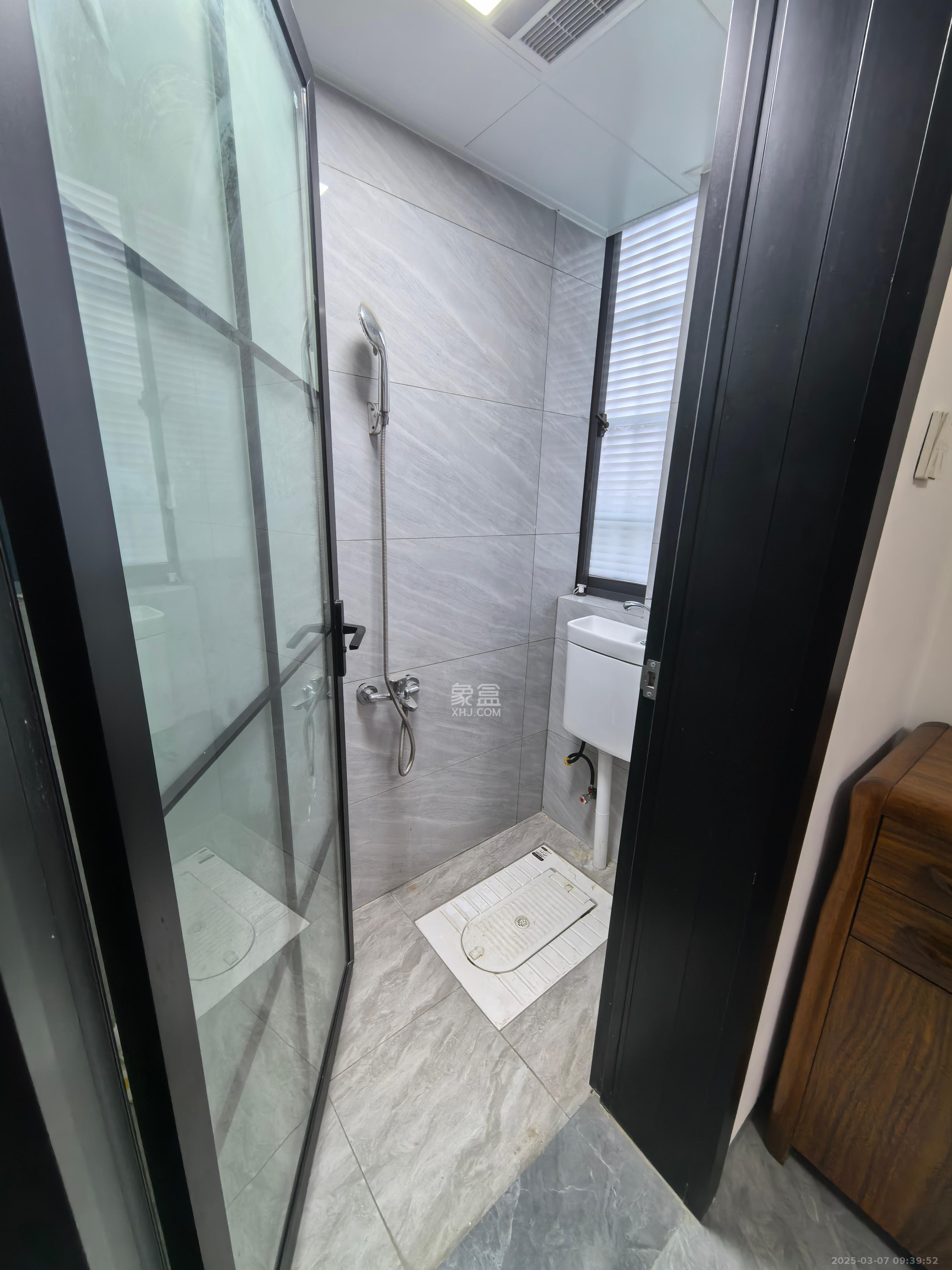 华龙家园(和泰家园) 4室1厅3卫 2500.0元/月 华龙家园(和泰家园) 4室1厅3卫 2500.0元/月室内图