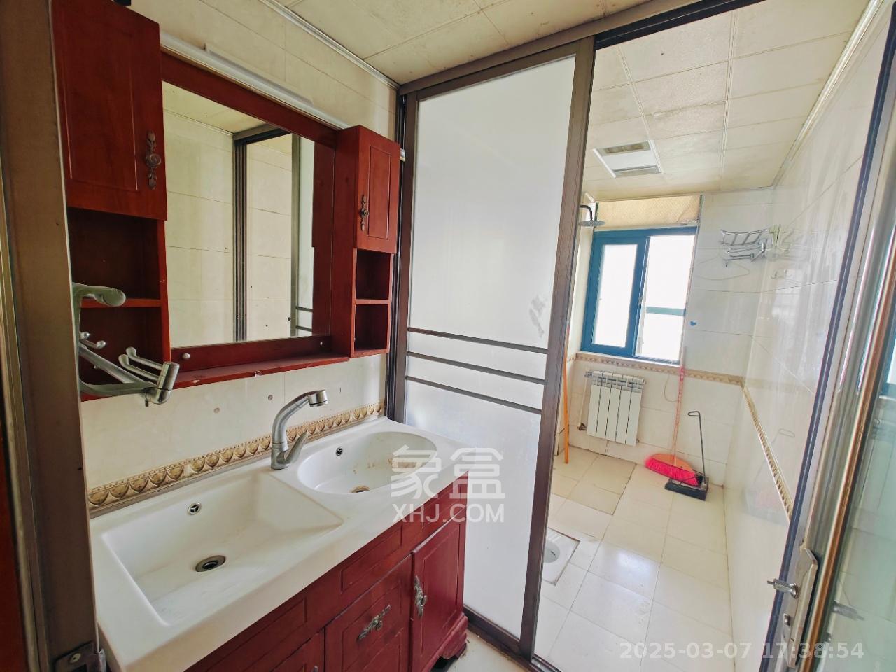 凯乐湘园 7室3厅3卫 5000.0元/月 凯乐湘园 7室3厅3卫 5000.0元/月室内图