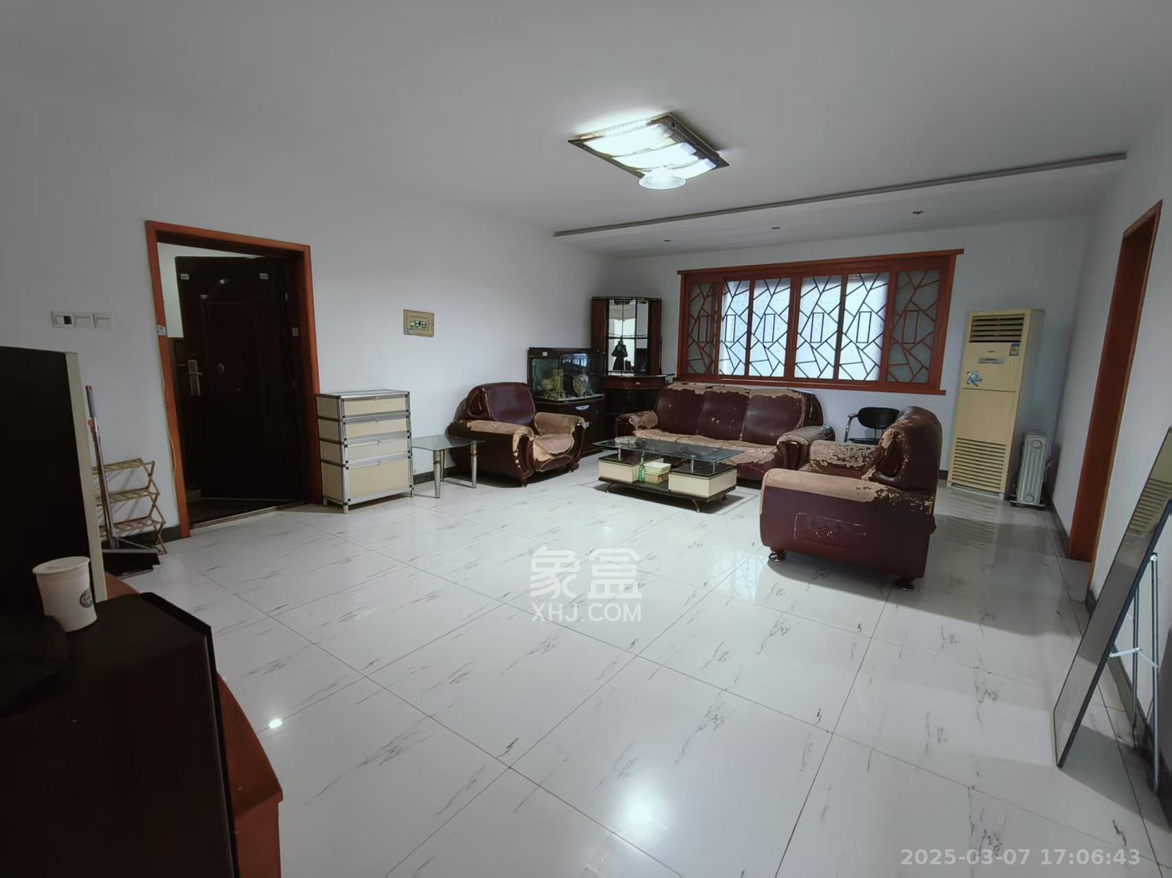 长沙市自来水公司住宅小区(白沙路119号)  3室2厅1卫    2800.0元/月 长沙市自来水公司住宅小区(白沙路119号)  3室2厅1卫    2800.0元/月