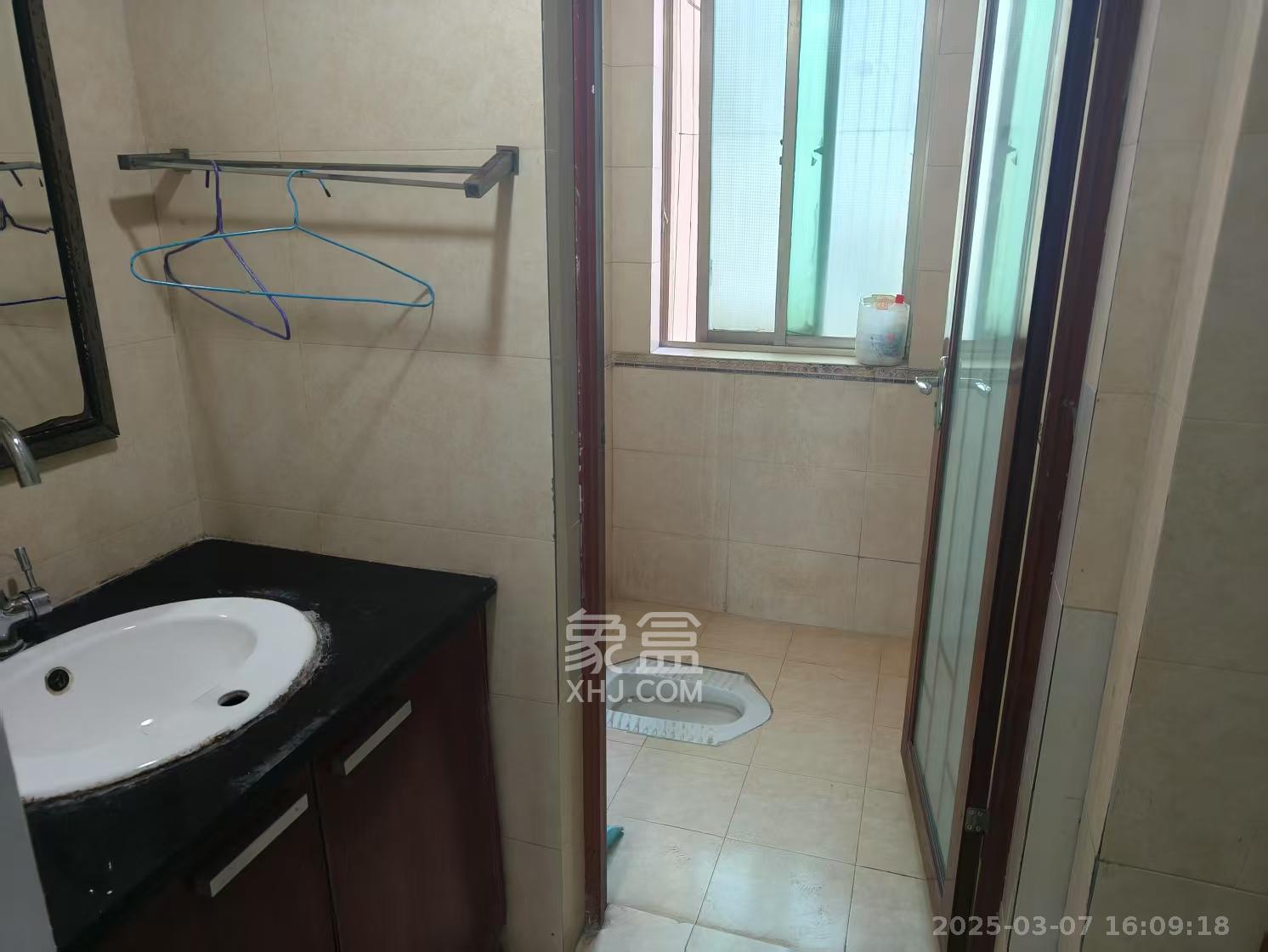 麓谷加州阳光 4室2厅2卫 3200.0元/月 麓谷加州阳光 4室2厅2卫 3200.0元/月室内图