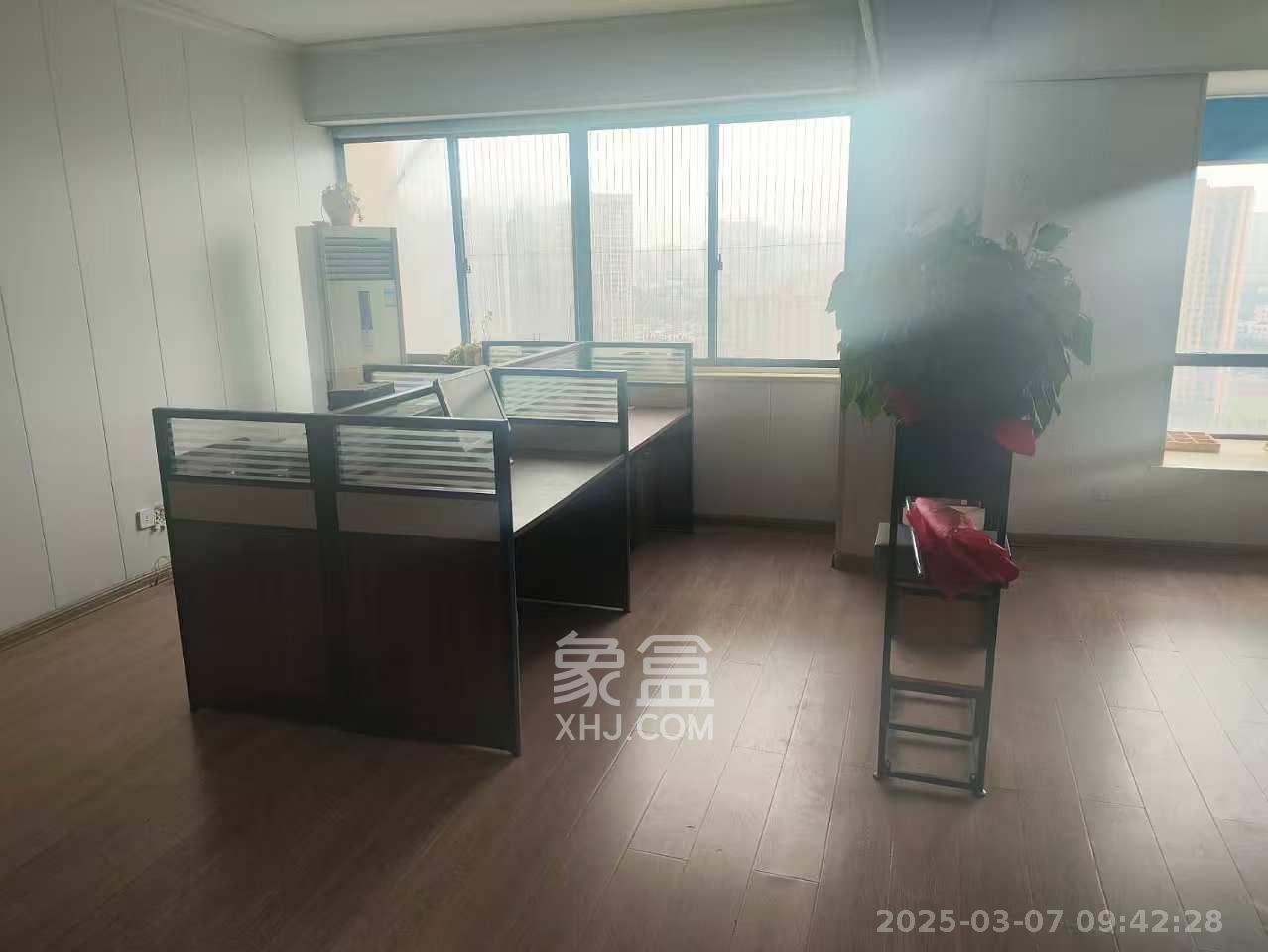 钱隆樽品(一、二、三期) 2室2厅1卫 4000.0元/月 钱隆樽品(一、二、三期) 2室2厅1卫 4000.0元/月室内图