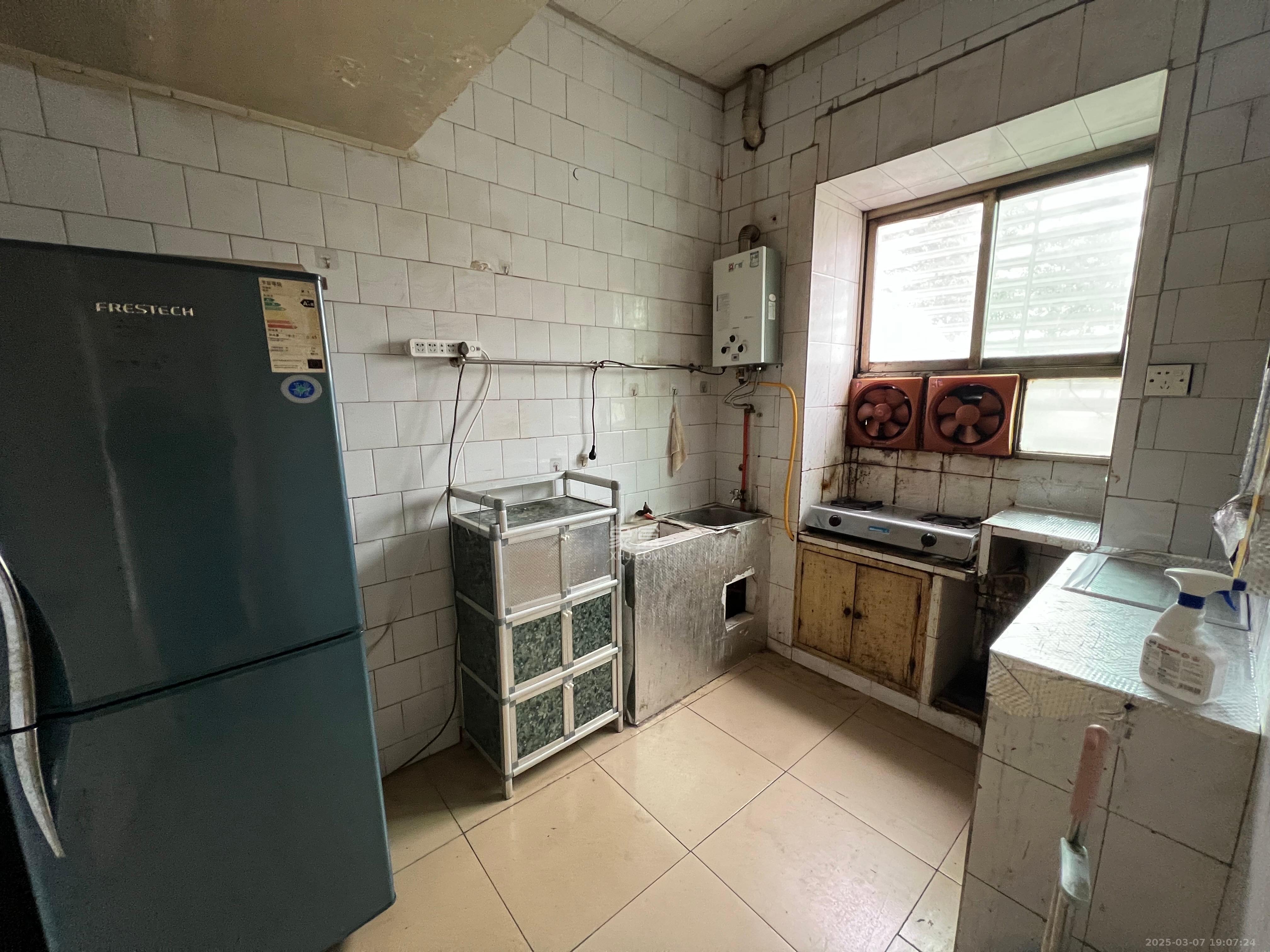 长坡水利水电机械厂宿舍 2室1厅1卫 1300.0元/月 长坡水利水电机械厂宿舍 2室1厅1卫 1300.0元/月室内图