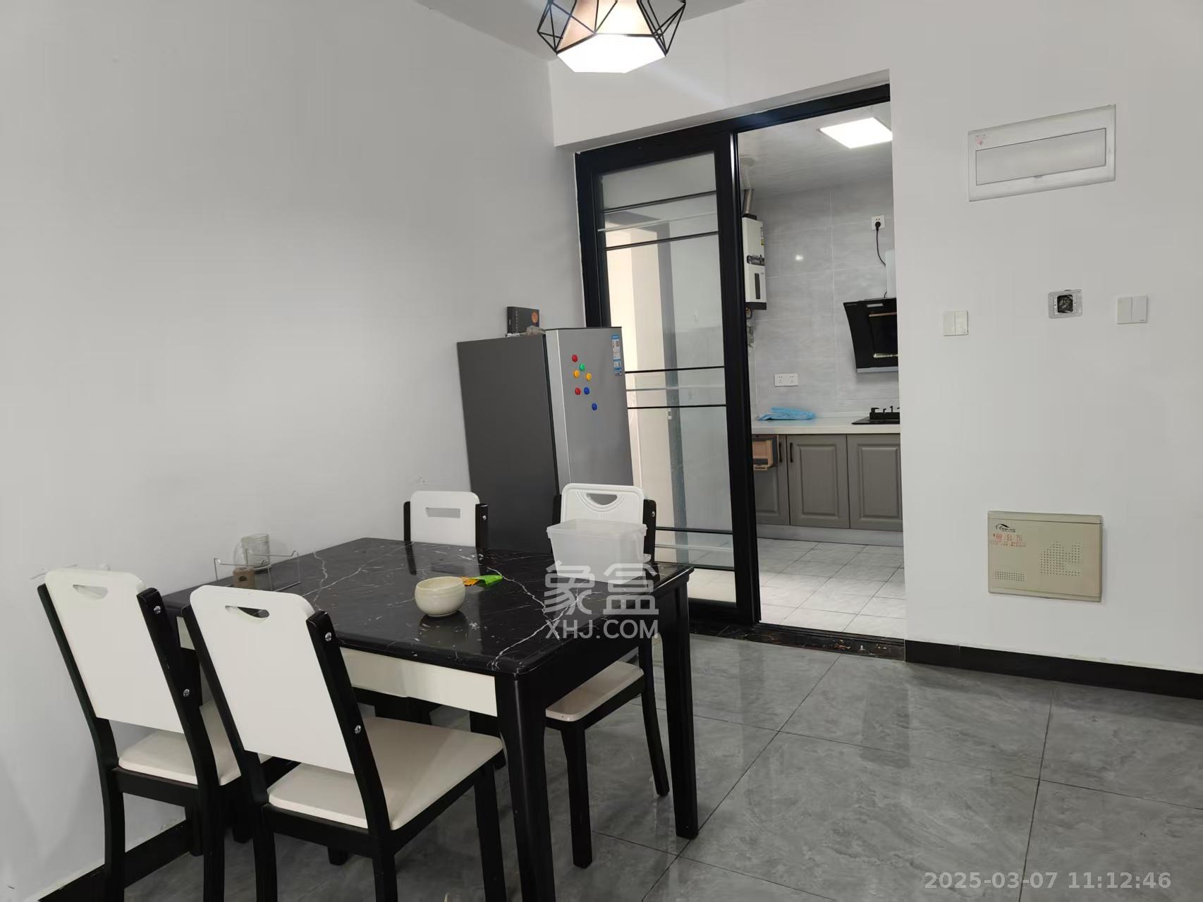 融创融公馆(融创臻苑)  3室2厅2卫    2500.0元/月 融创融公馆(融创臻苑)  3室2厅2卫    2500.0元/月室内图