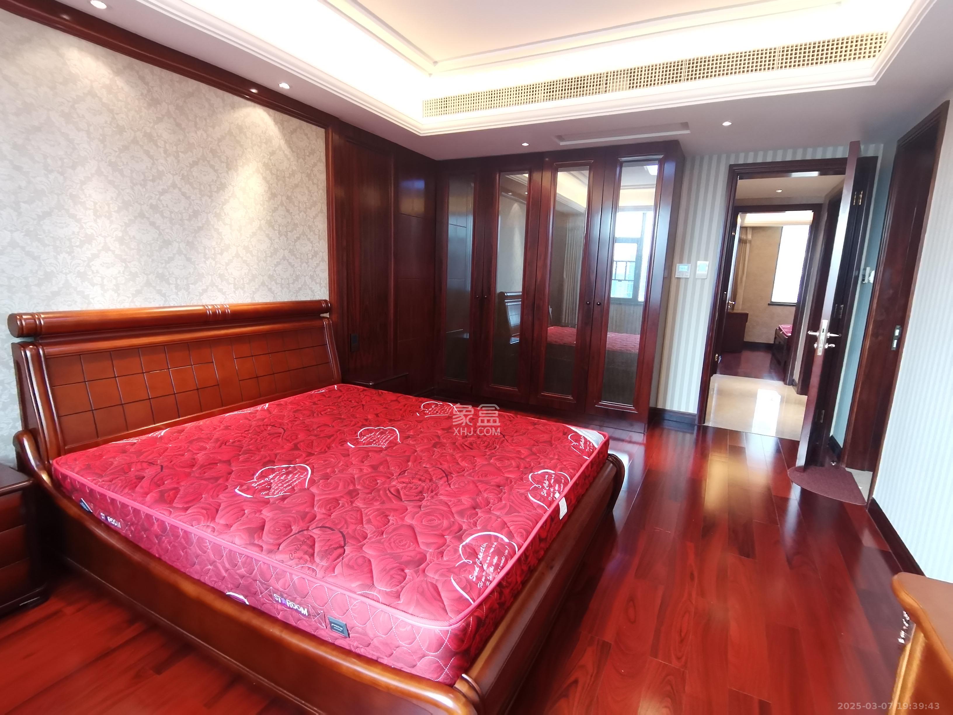 运达中央广场一、二期  4室2厅2卫    12000.0元/月室内图