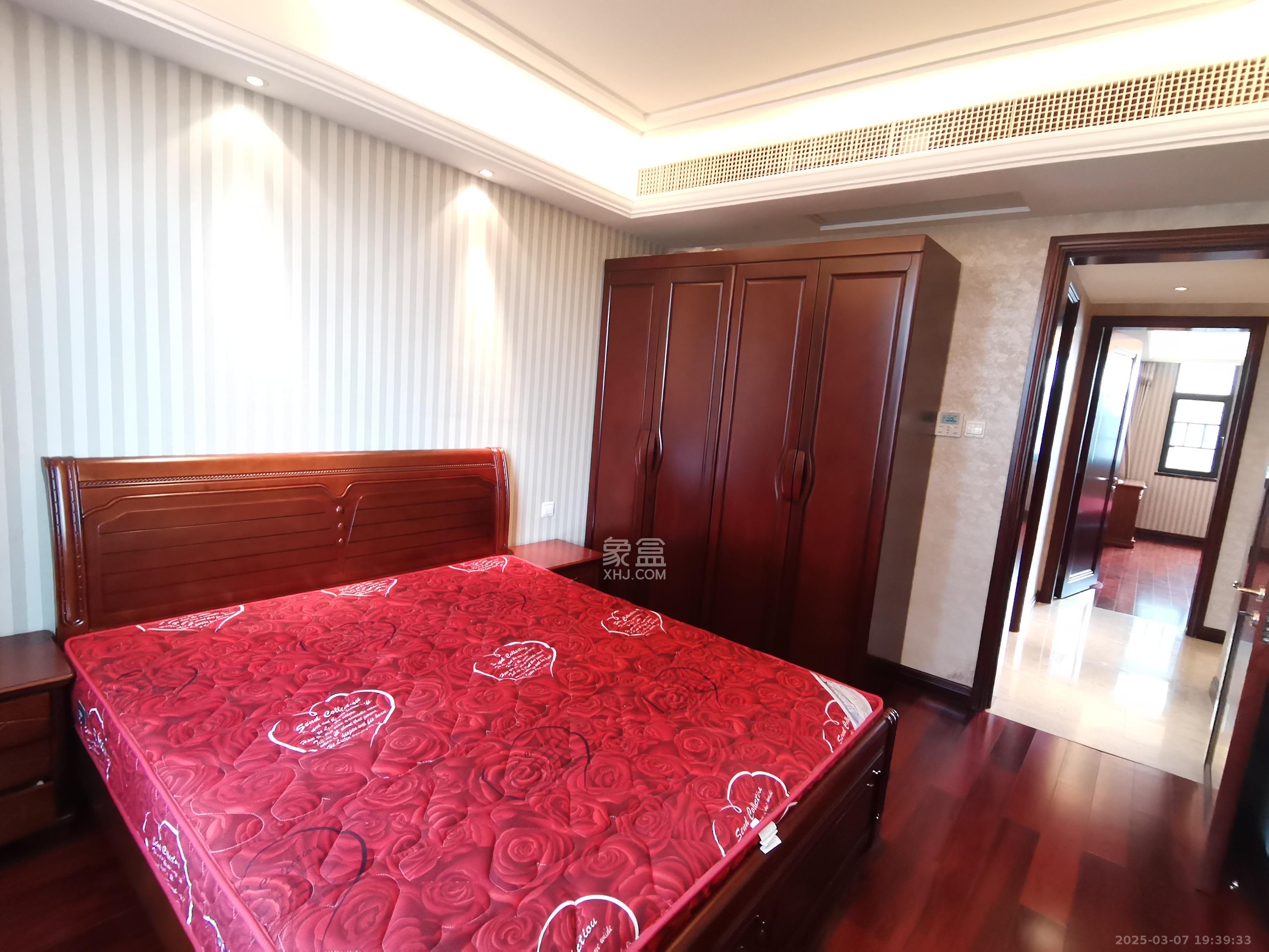 运达中央广场一、二期  4室2厅2卫    12000.0元/月室内图