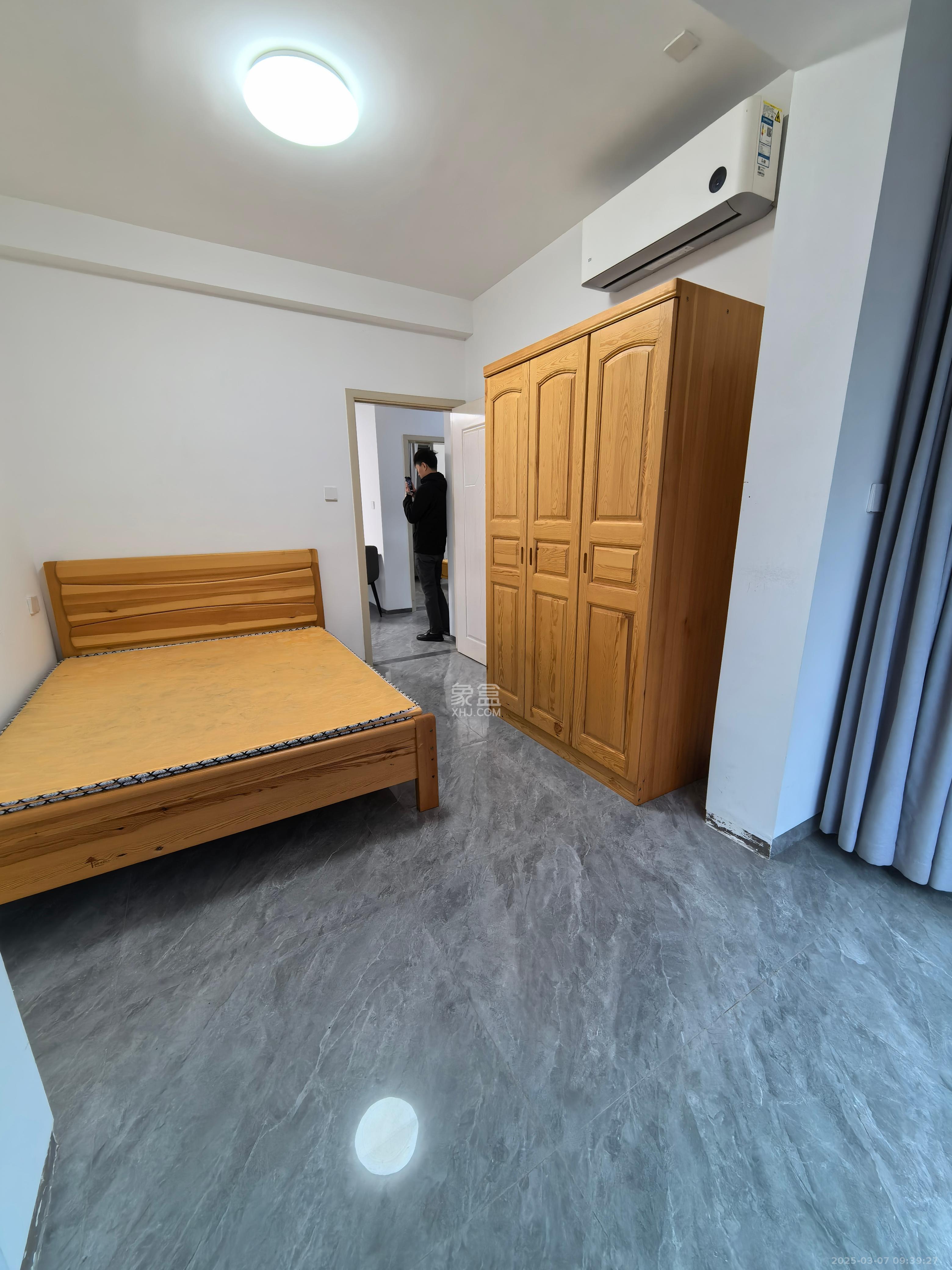 华龙家园(和泰家园) 4室1厅3卫 2500.0元/月 华龙家园(和泰家园) 4室1厅3卫 2500.0元/月室内图