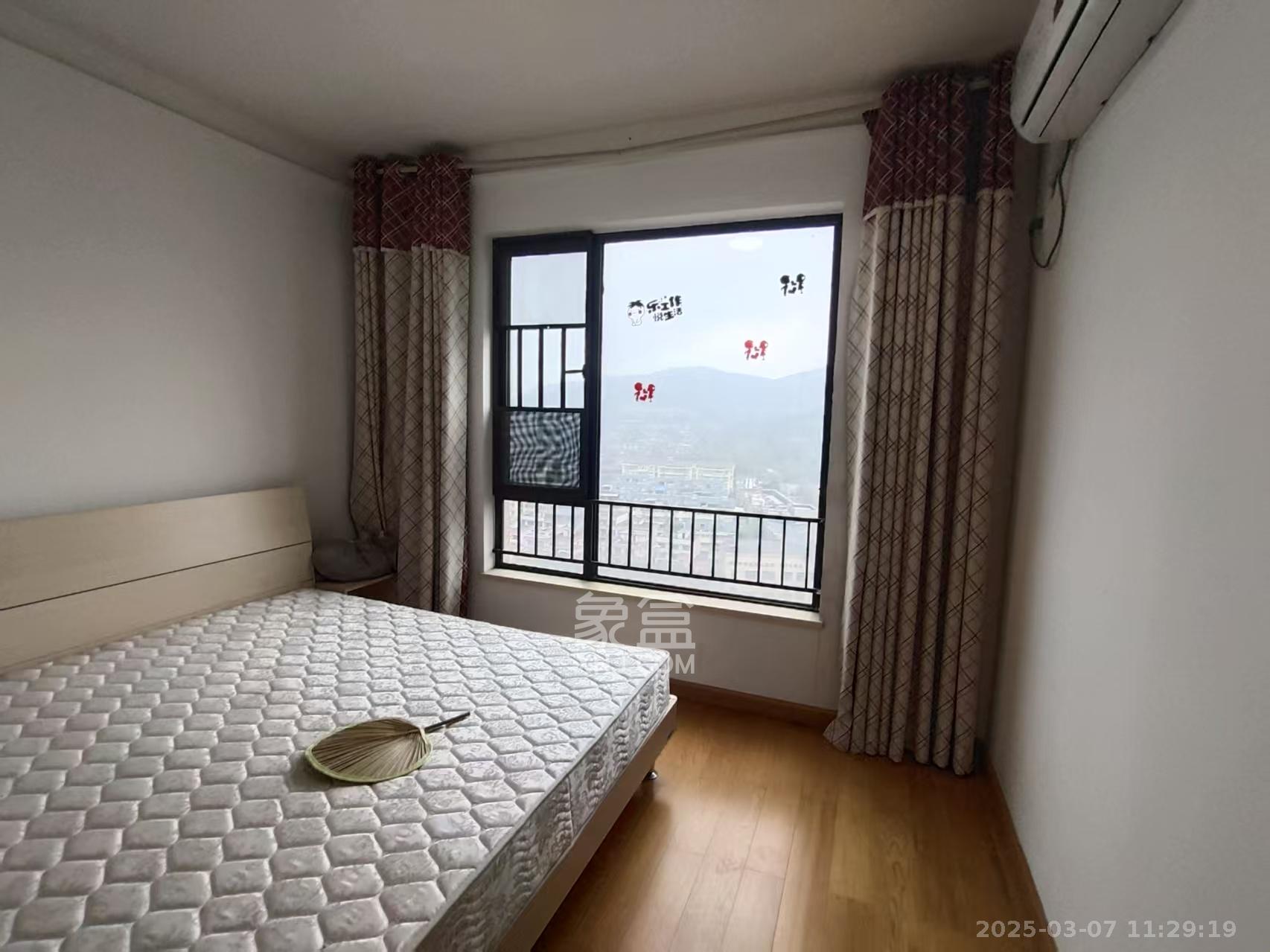 中海国际四期 3室2厅2卫 2200.0元/月 中海国际四期 3室2厅2卫 2200.0元/月室内图