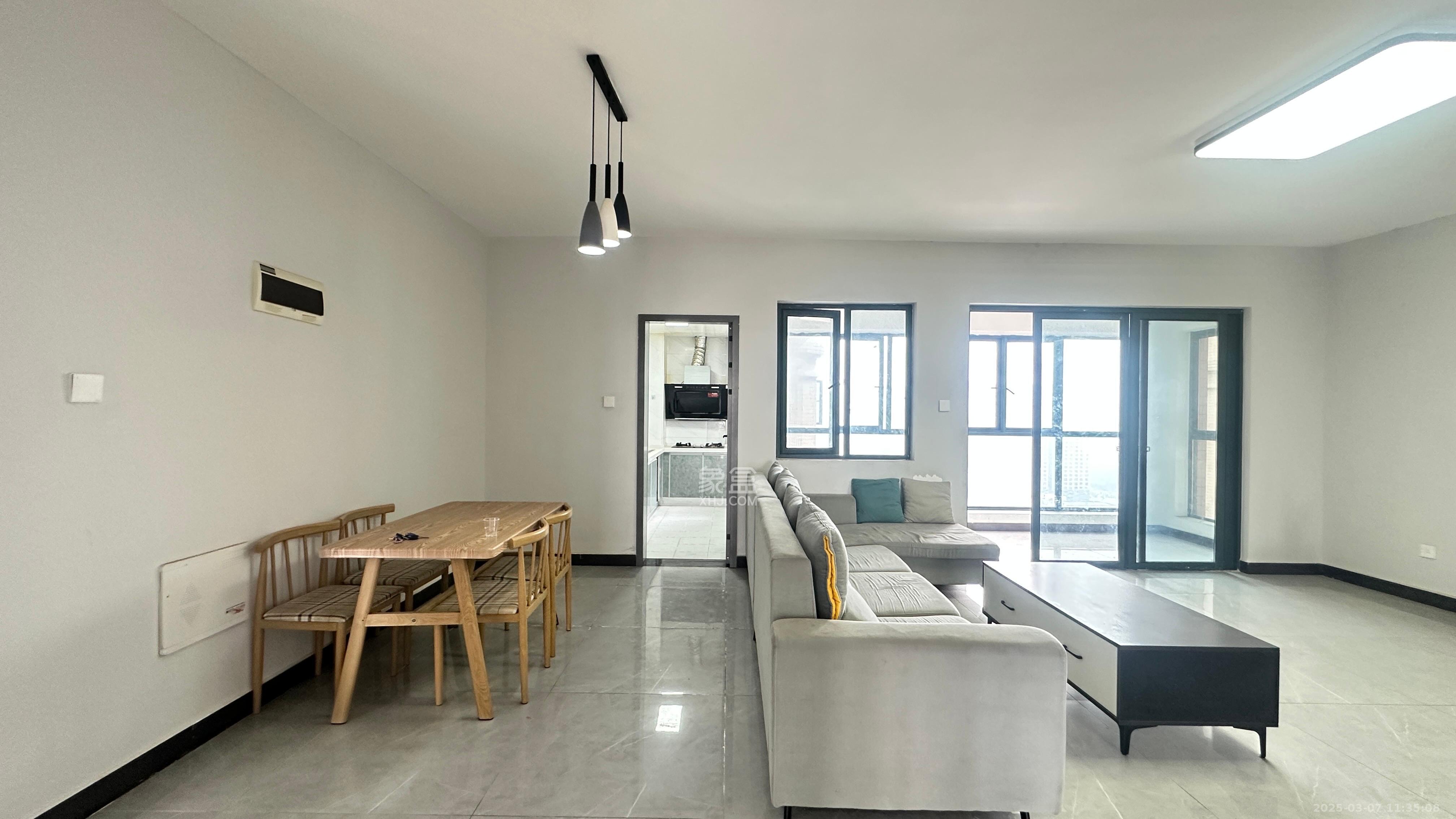 金富星悦汇 4室2厅2卫 1800.0元/月 金富星悦汇 4室2厅2卫 1800.0元/月室内图